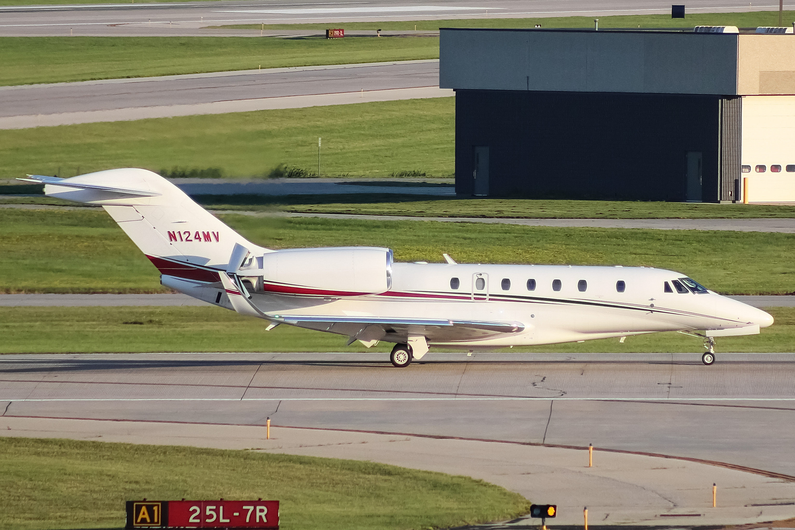 Full size: PRIVATE Cessna Citation 750 X N124MV at General Mitchell International Airport