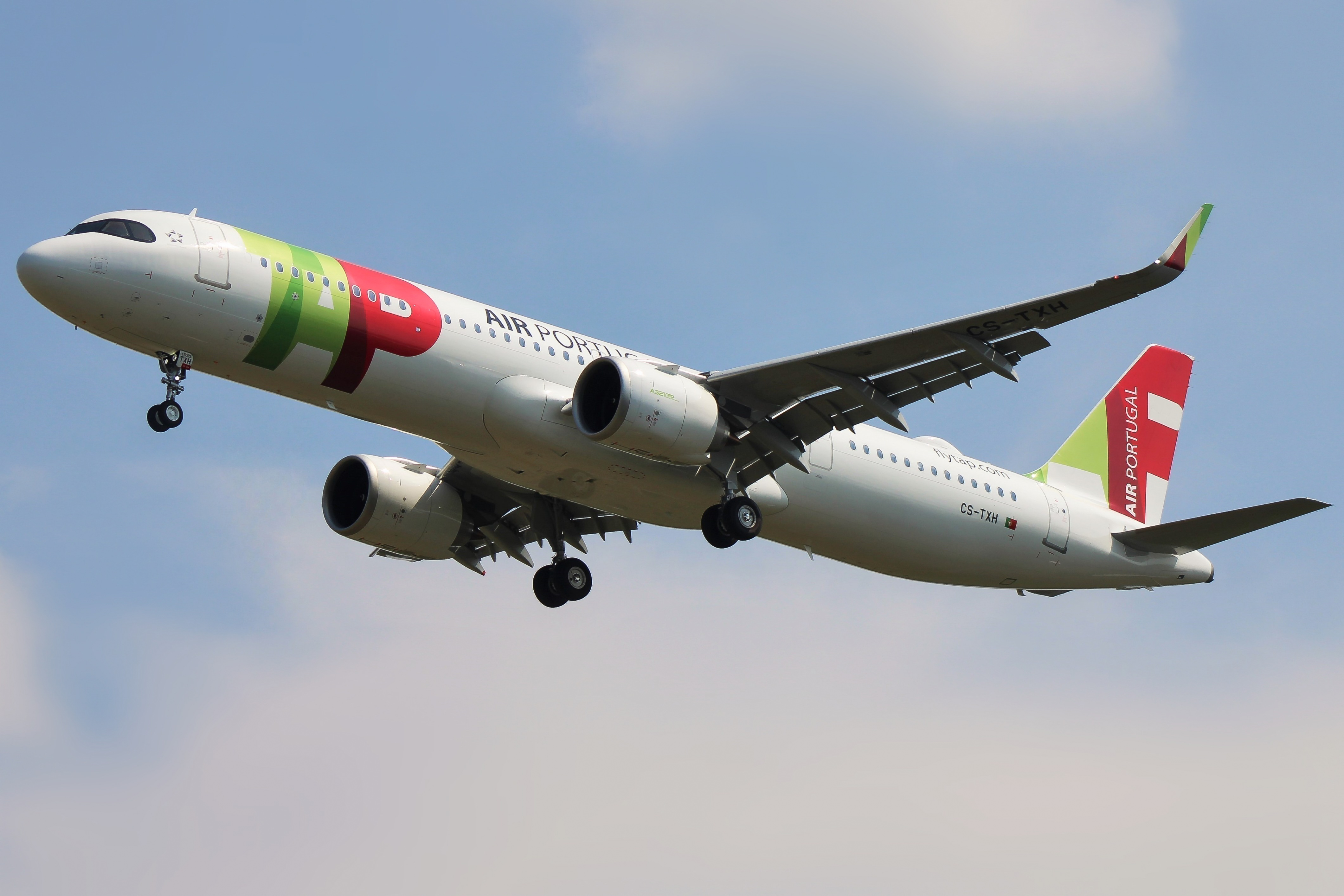 Full size: TAP Air Portugal Airbus A321NEO CS-TXH at Washington Dulles International Airport