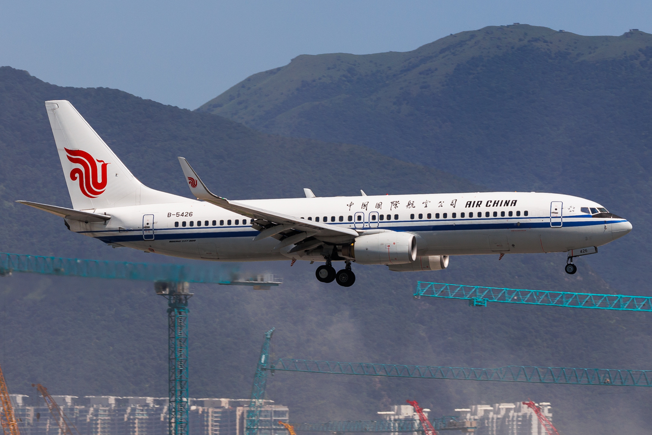 Full size: Air China Boeing 737-800 B-5426 at Hong Kong International Airport