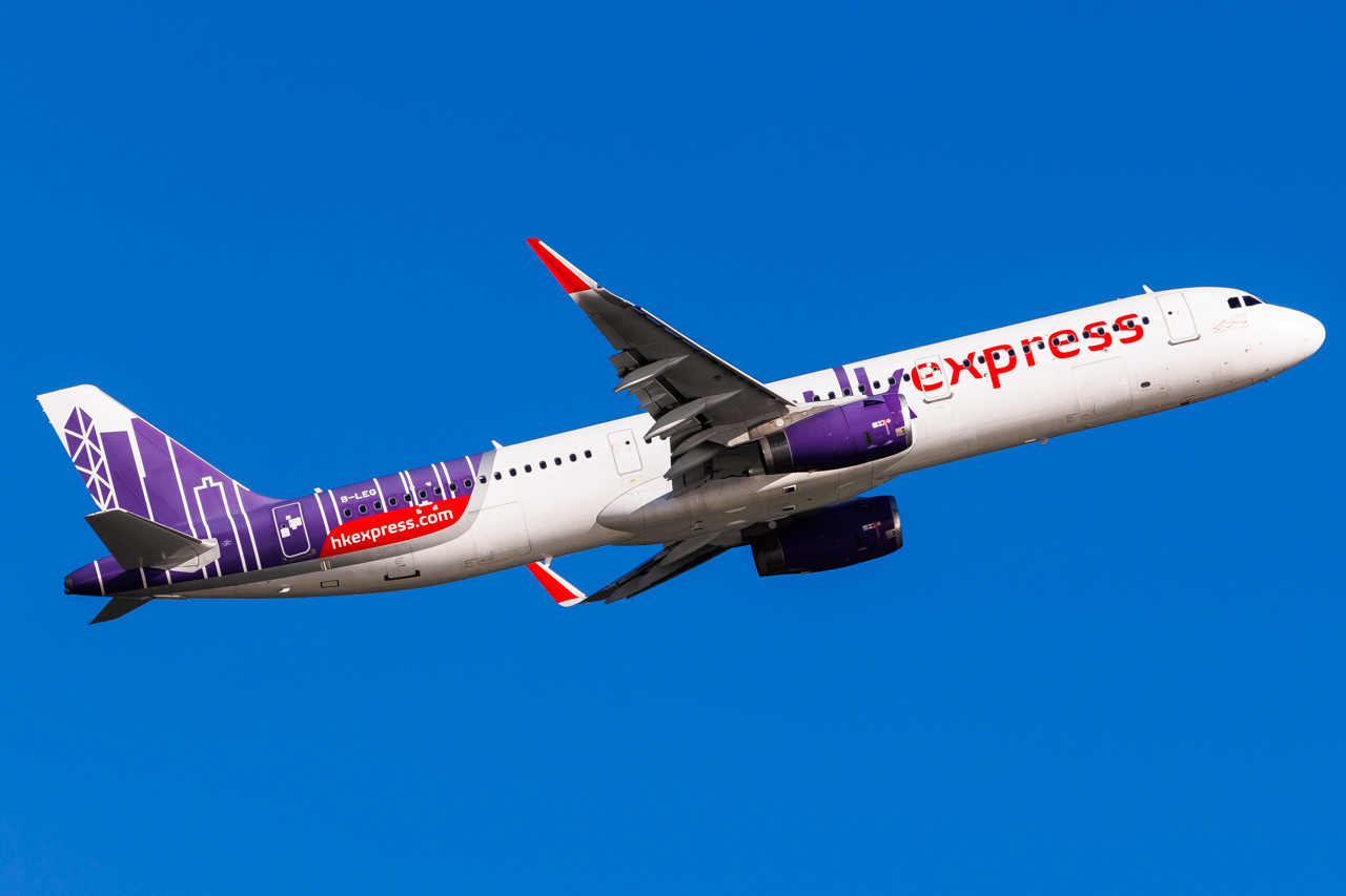 Full size: Hong Kong Express Airbus A321-200 B-LEG at Hong Kong International Airport