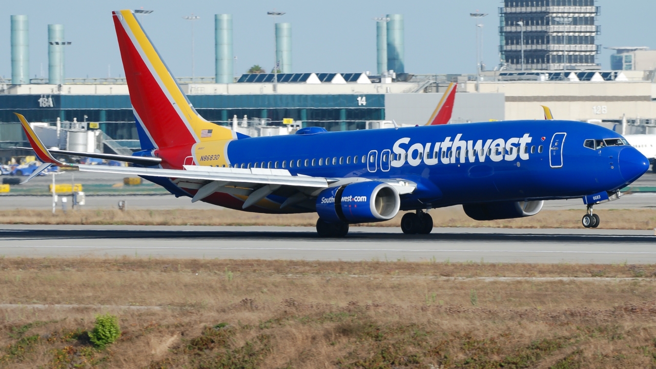 Full size: Southwest Airlines Boeing 737-800 N8683D at Los Angeles International Airport