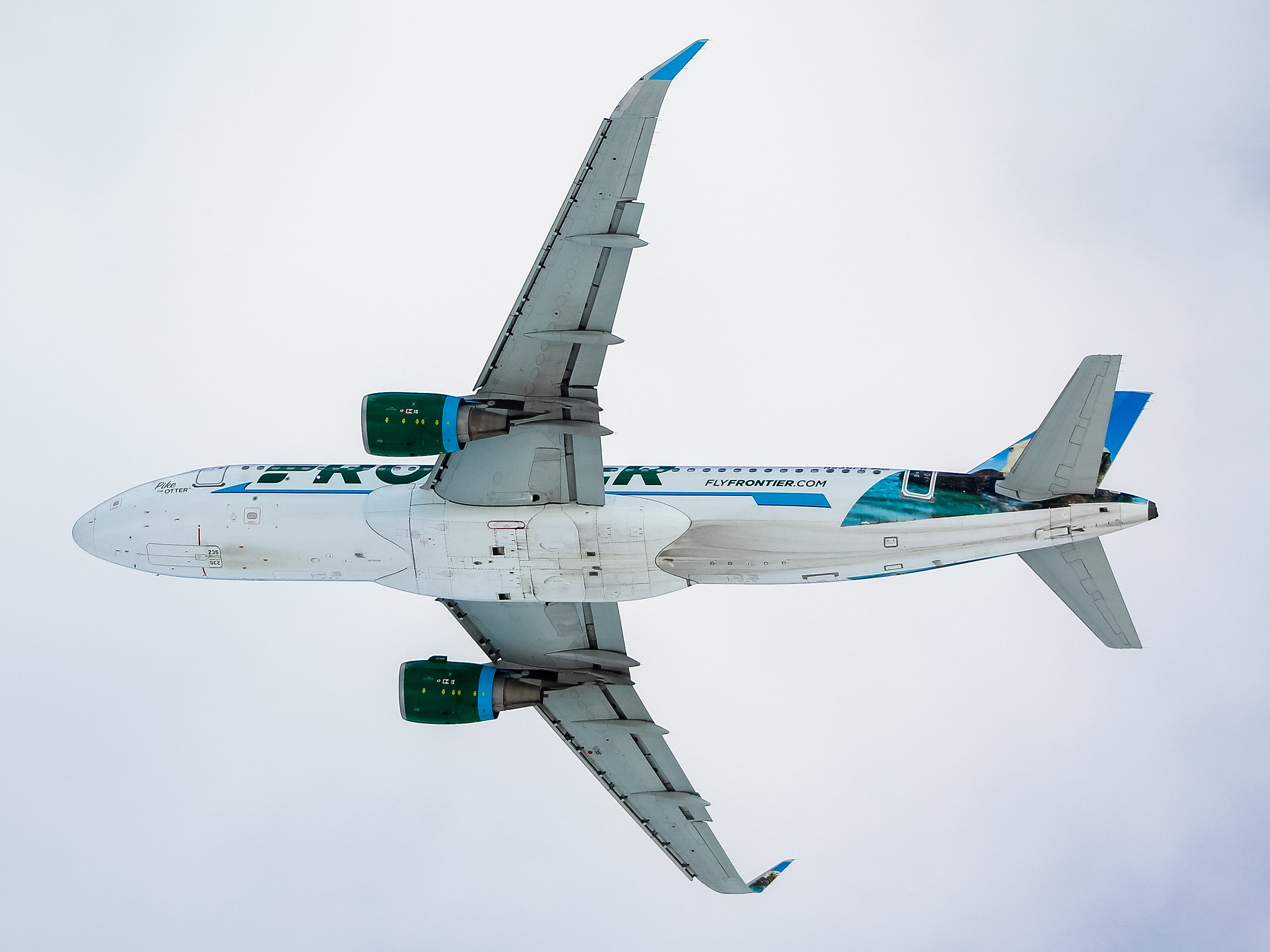 Full size: Frontier Airlines Airbus A320 N235FR at General Mitchell International Airport