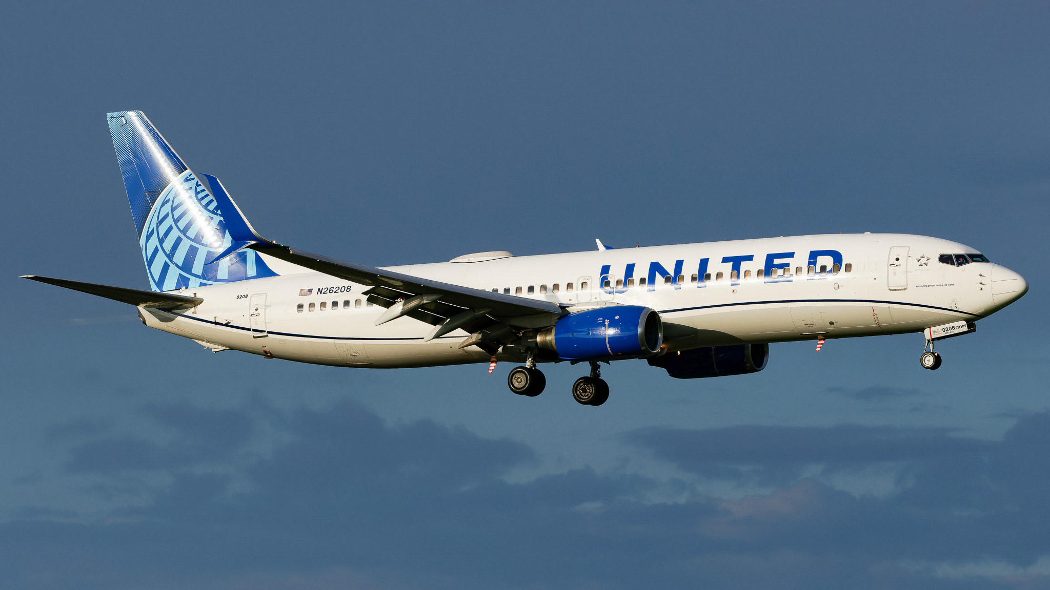 Full size: United Airlines Boeing 737-800 N26208 at Orlando International Airport