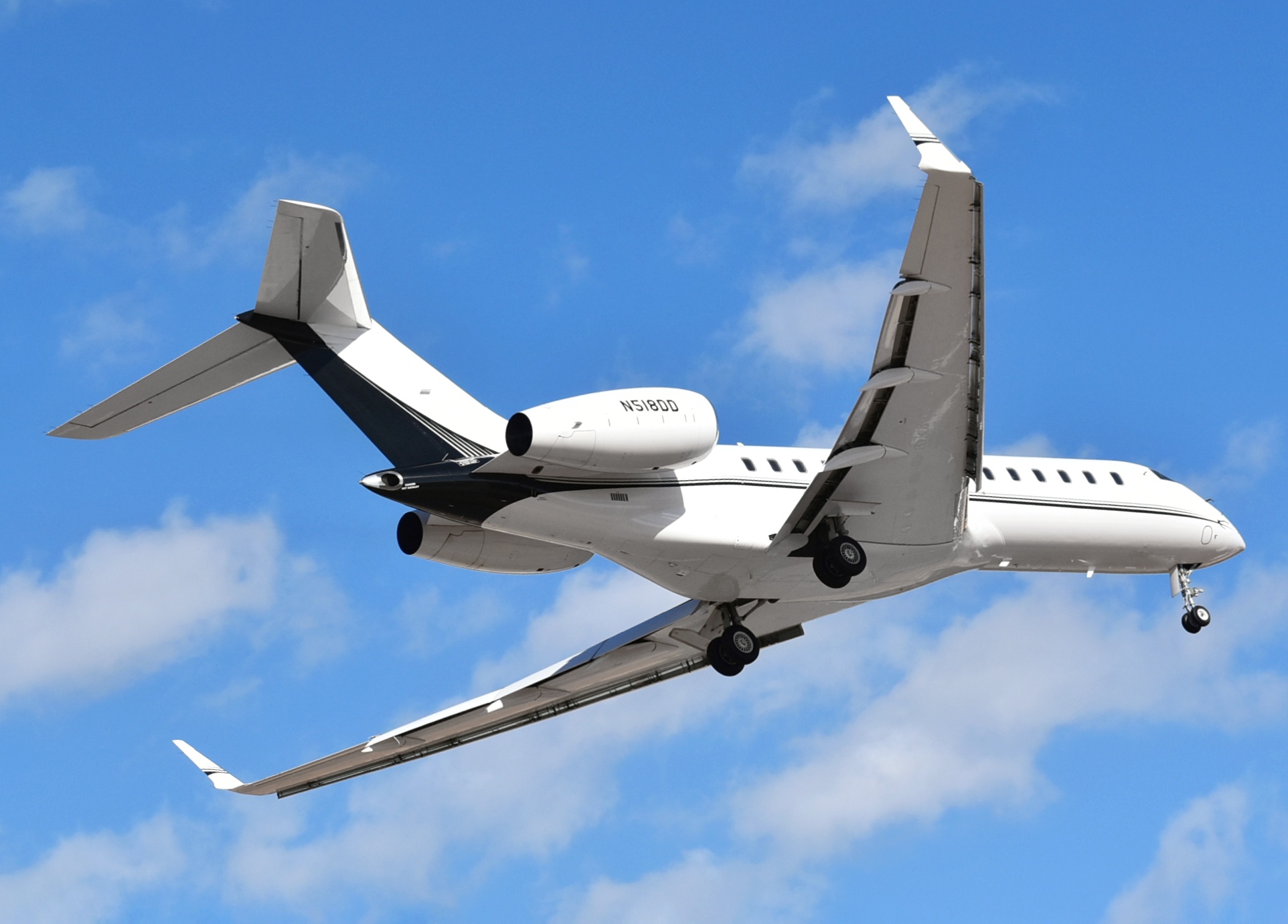 Full size: PRIVATE Bombardier Global Express N518DD at Aeropuerto de Cabo San Lucas Internacional