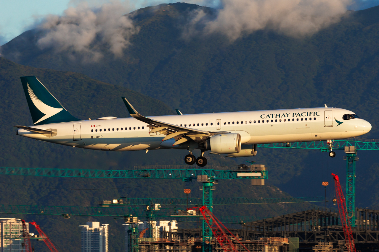 Full size: Cathay Pacific Airbus A321NEO B-HPP at Hong Kong International Airport
