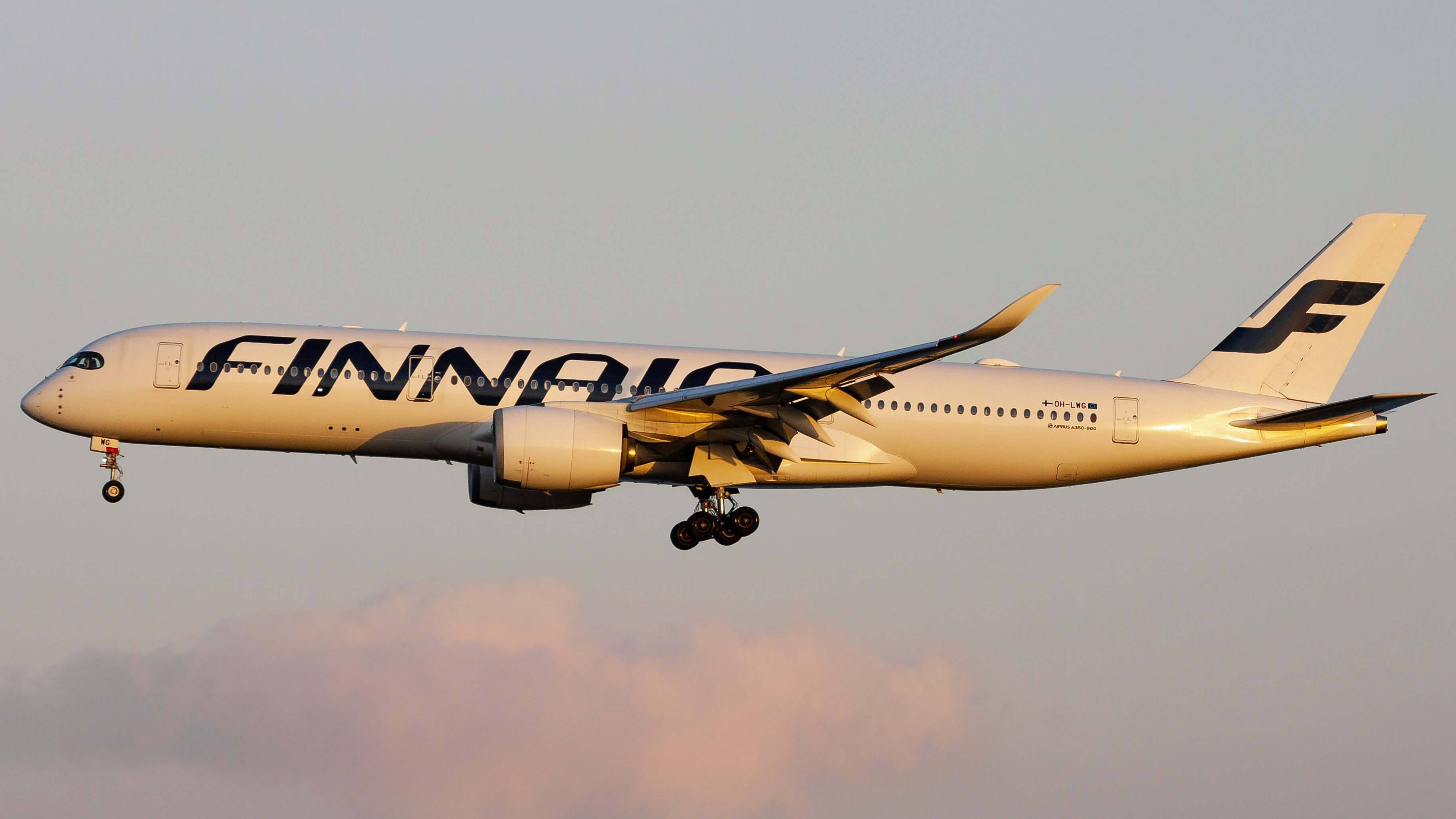 Full size: Finnair Airbus A350-900 OH-LWG at Orlando International Airport