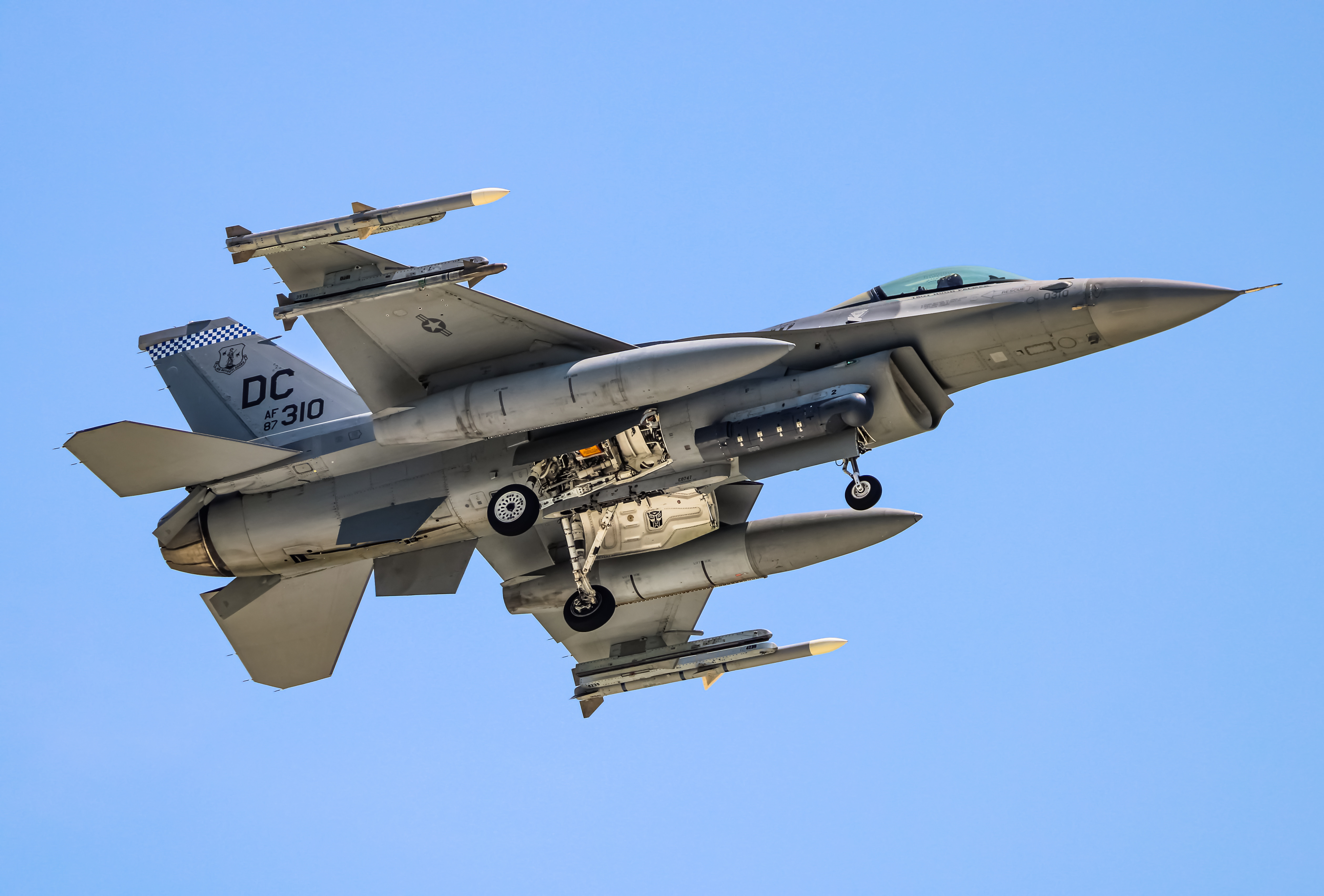 Full size: USAF - United States Air Force General Dynamics F-16 Fighting Falcon 87-0310 at Joint Base Andrews