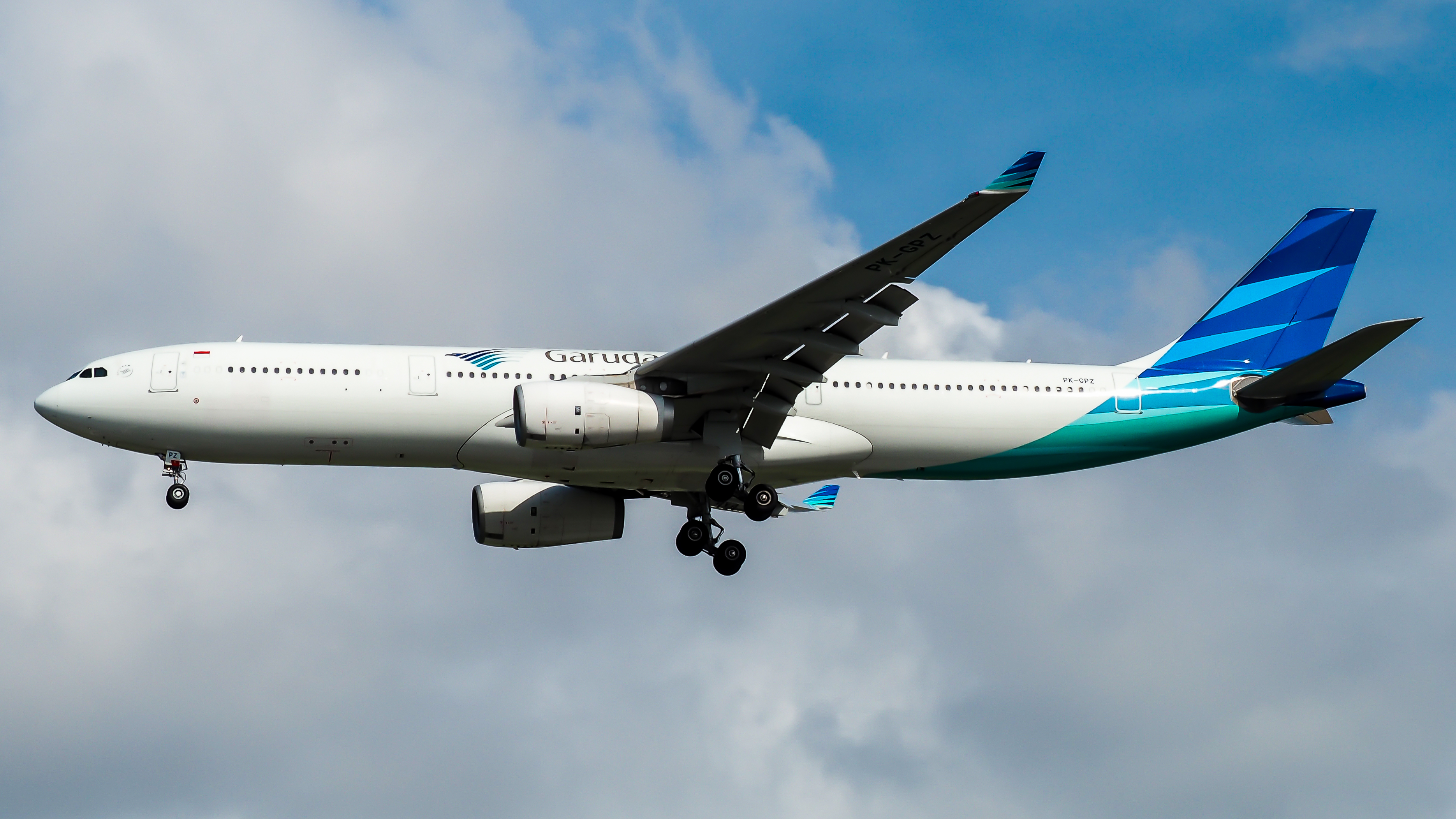 Full size: Garuda Indonesia Airbus A330-300 PK-GPZ at Singapore-Changi Airport