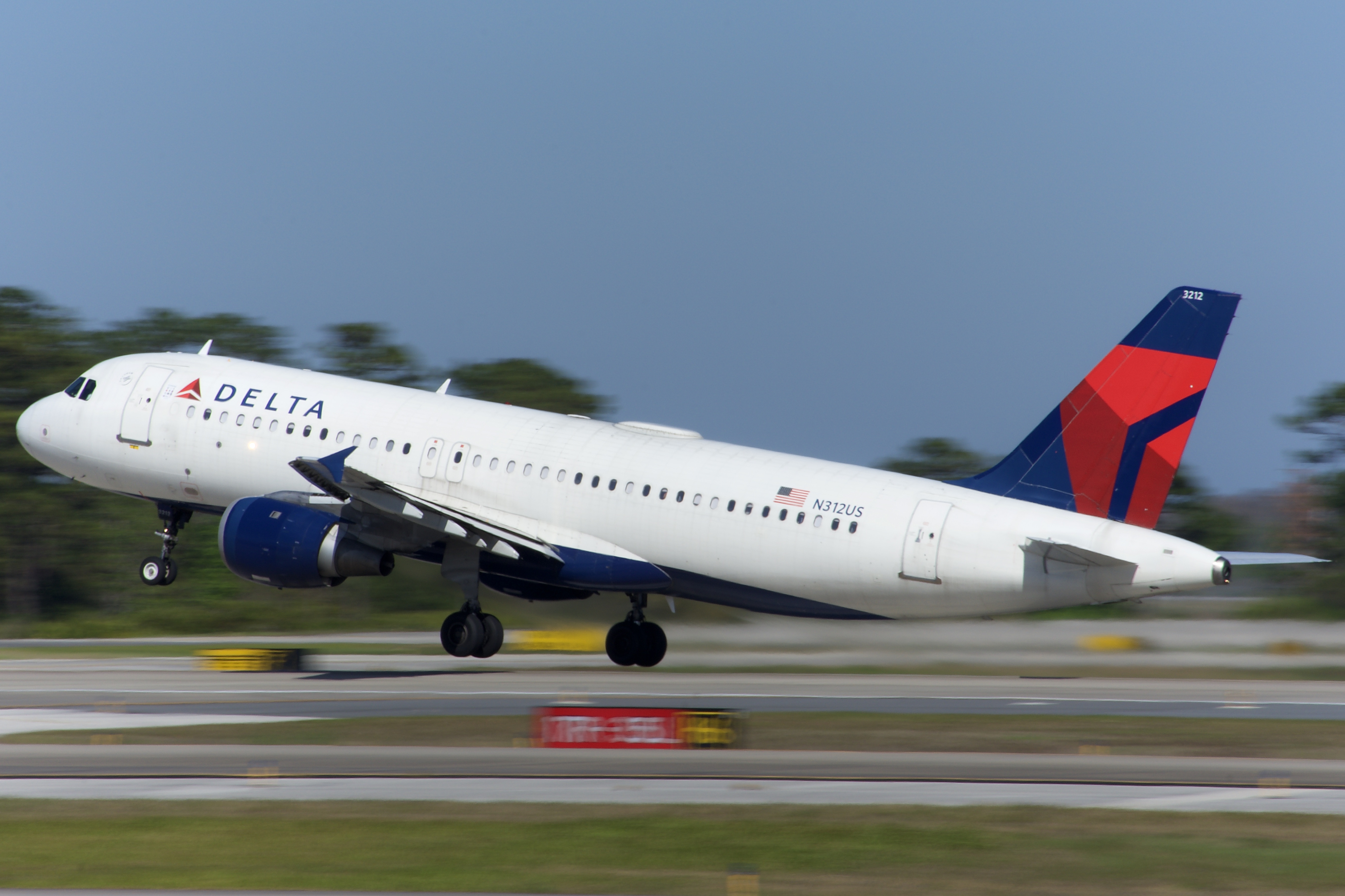 Full size: Delta Airlines Airbus A320 N312US at Orlando International Airport