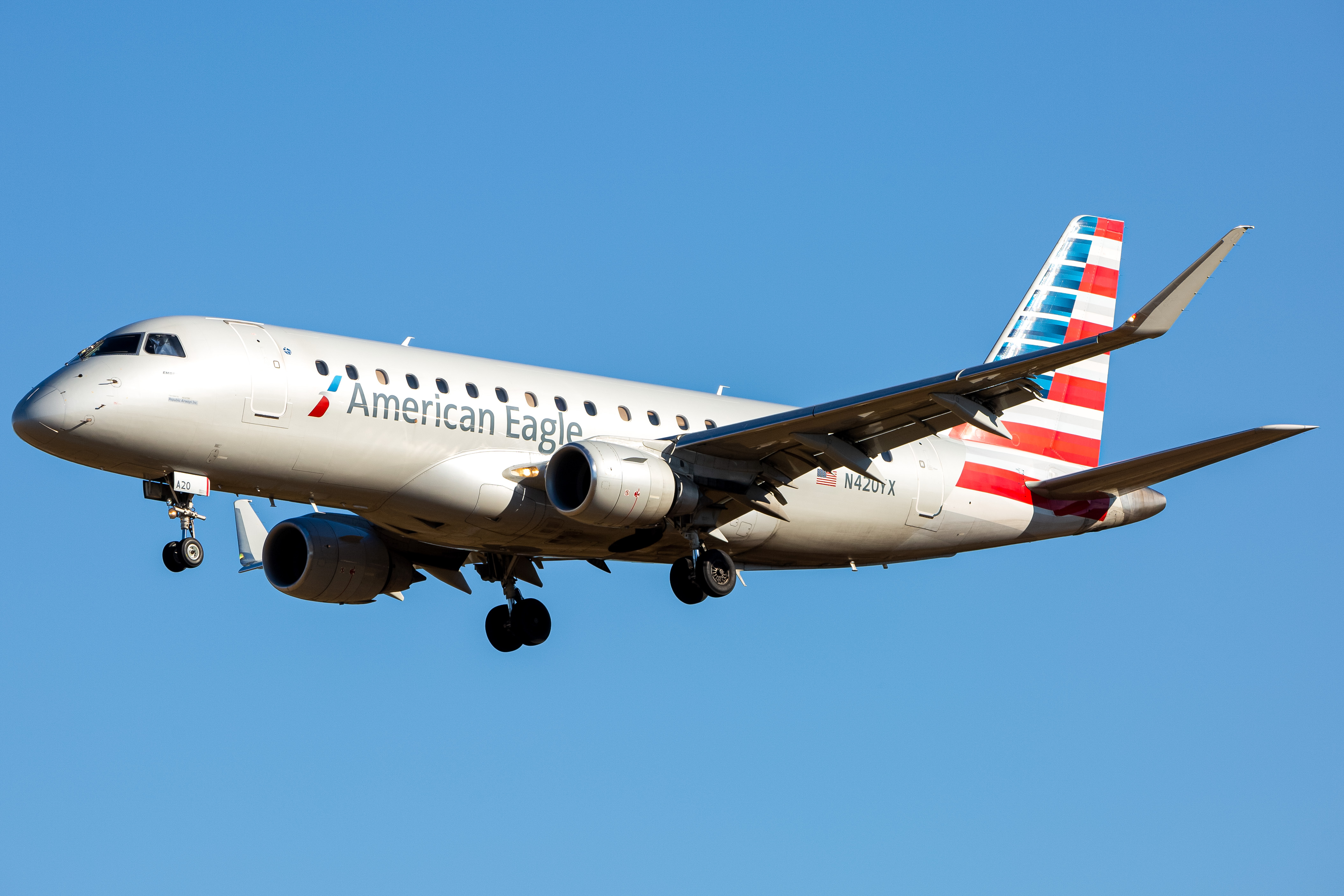 Full size: American Eagle Embraer E175 N420YX at Baltimore/Washington International Thurgood Marshall Airport