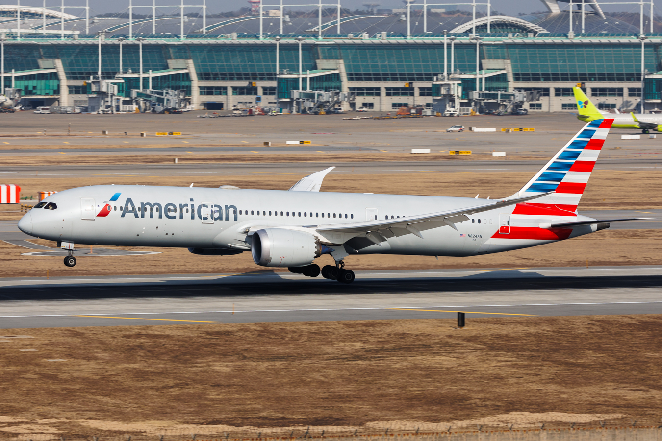 Full size: American Airlines Boeing 787-9 N824AN at Seoul-Incheon International Airport