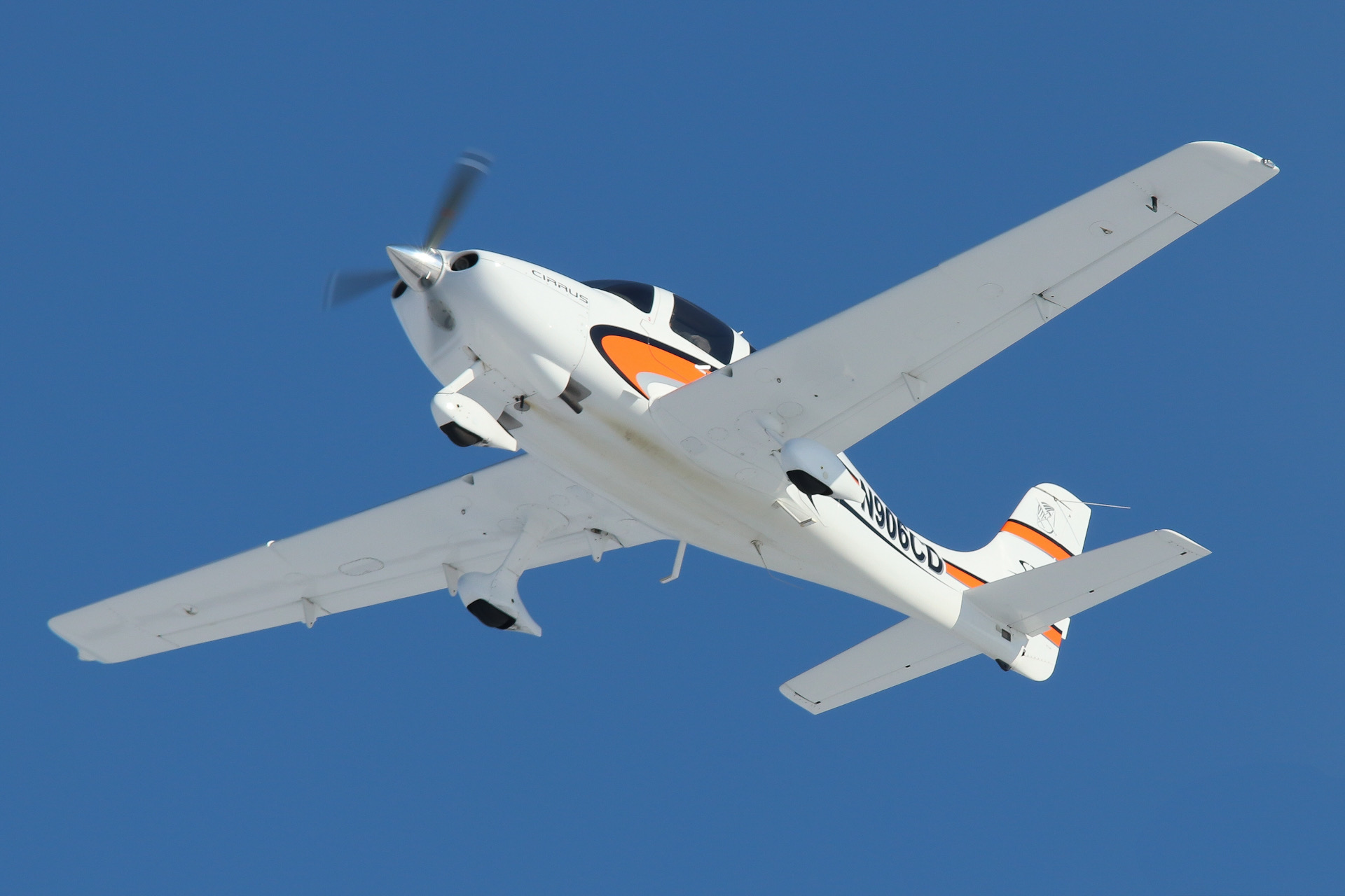 Full size: PRIVATE Cirrus SR22 N906CD at York Airport