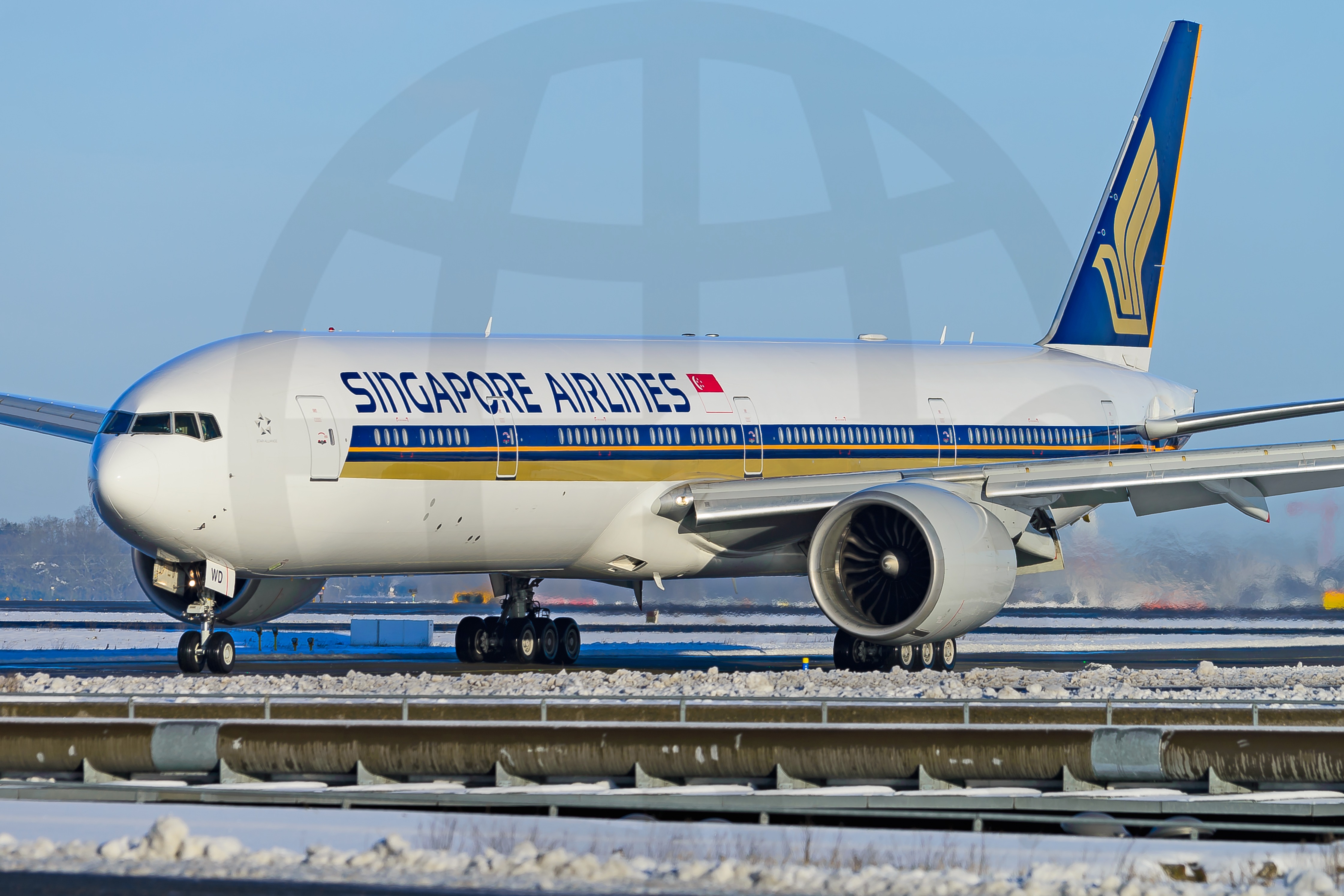 Full size: Singapore Airlines Boeing 777-300ER 9V-SWD at Paris Charles de Gaulle Airport