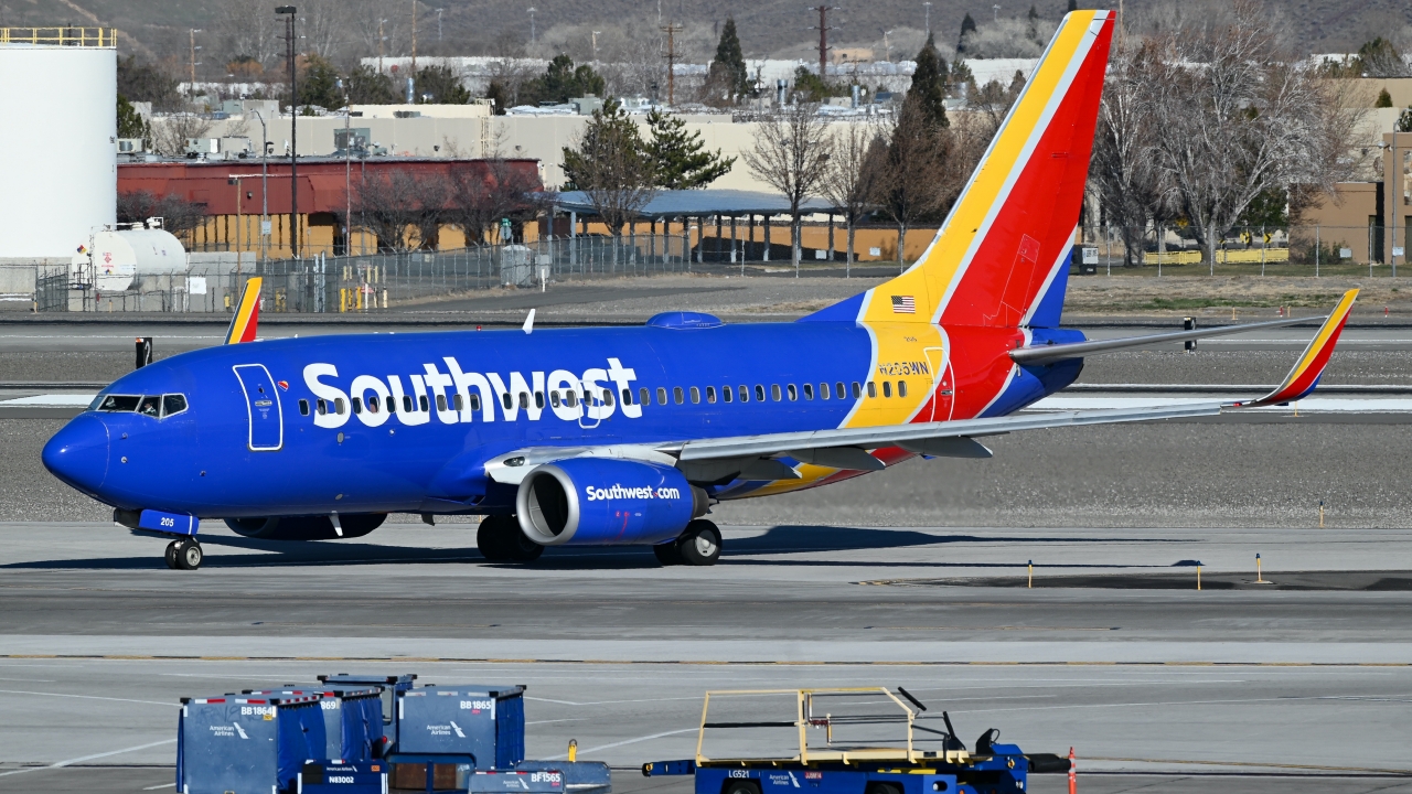 Full size: Southwest Airlines Boeing 737-700 N205WN at Reno/Tahoe International Airport