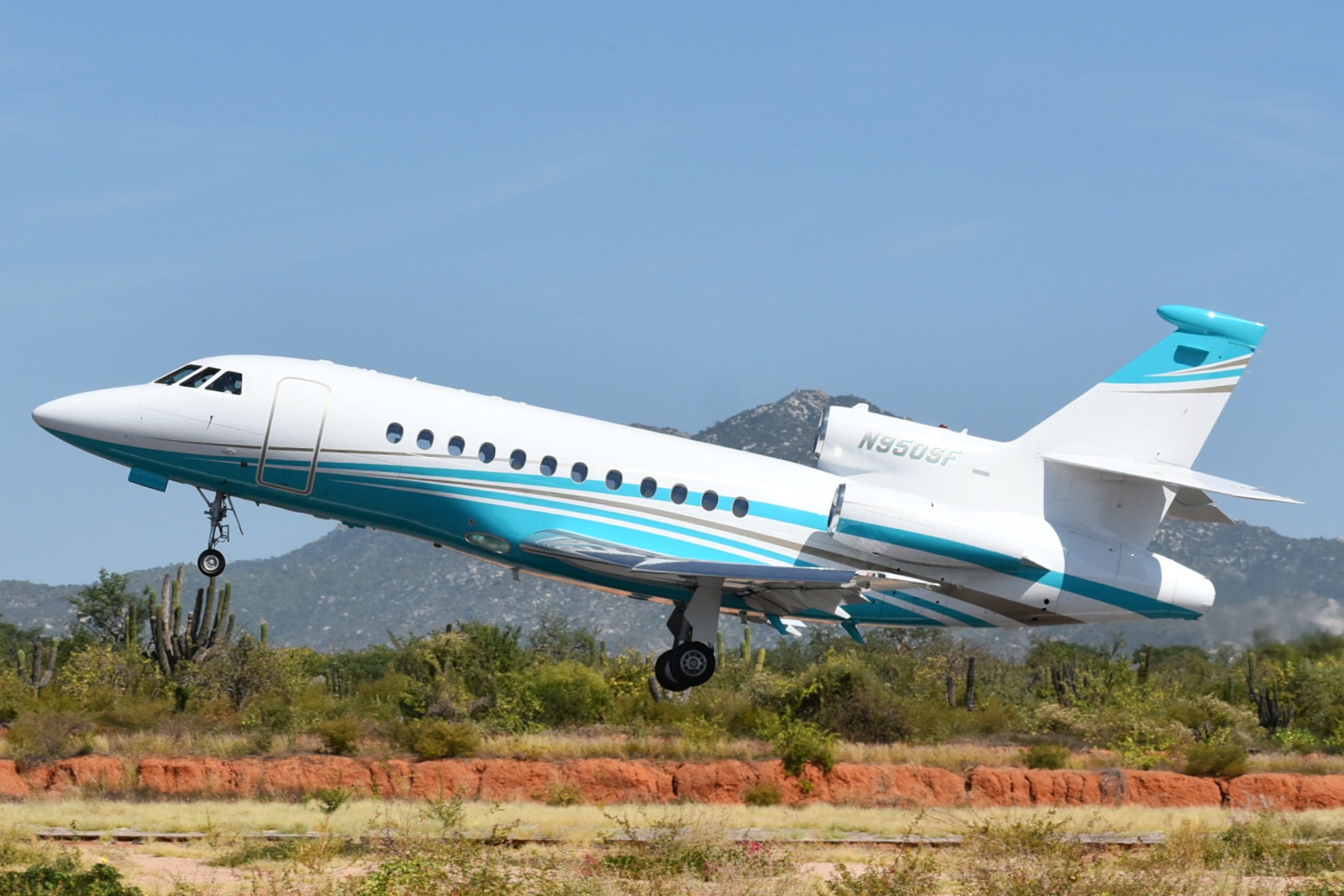 Full size: PRIVATE Dassault Falcon 900EX N950SF at Aeropuerto de Cabo San Lucas Internacional