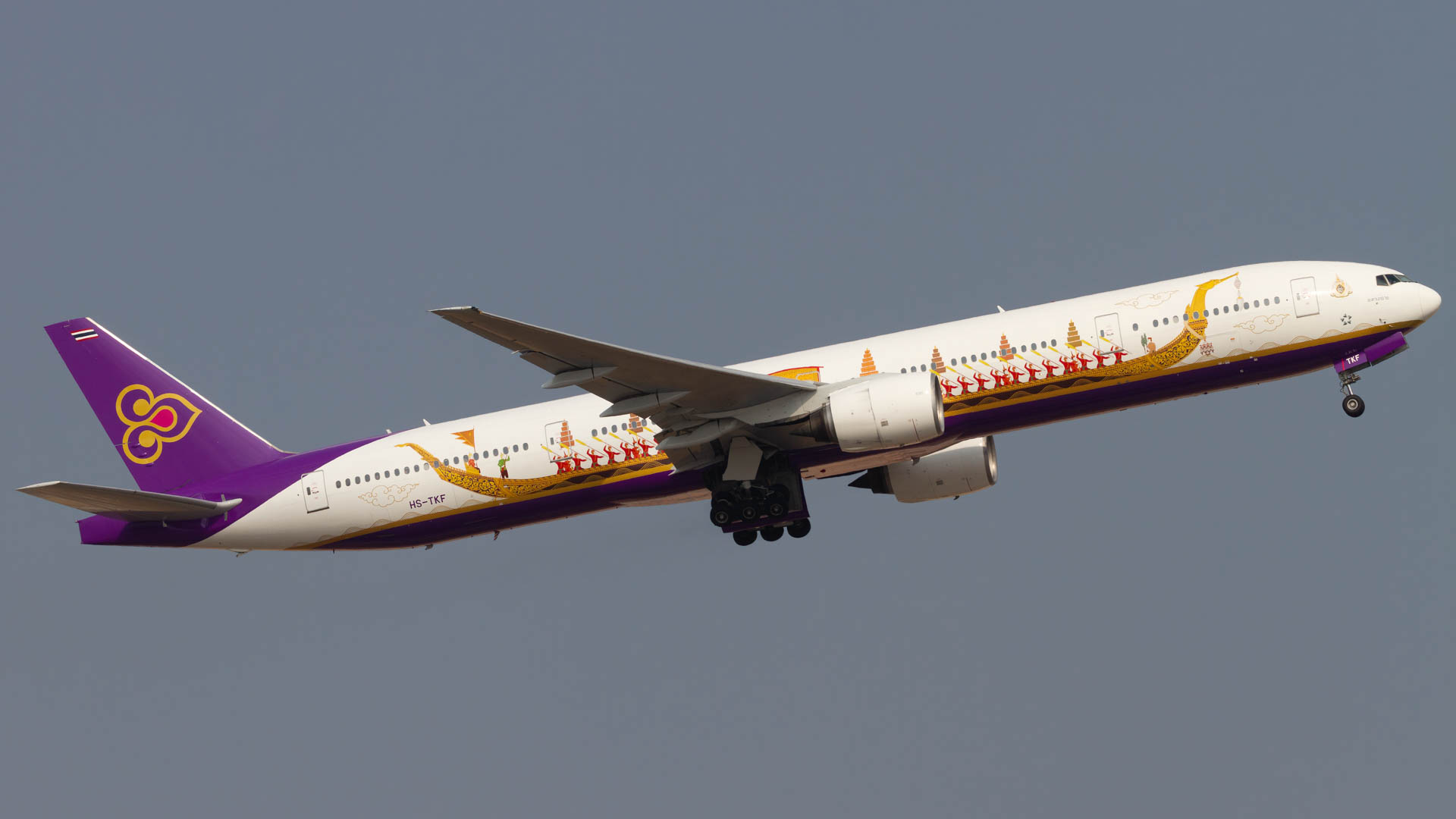 Full size: Thai Airways Boeing 777-300 HS-TKF at Singapore-Changi Airport