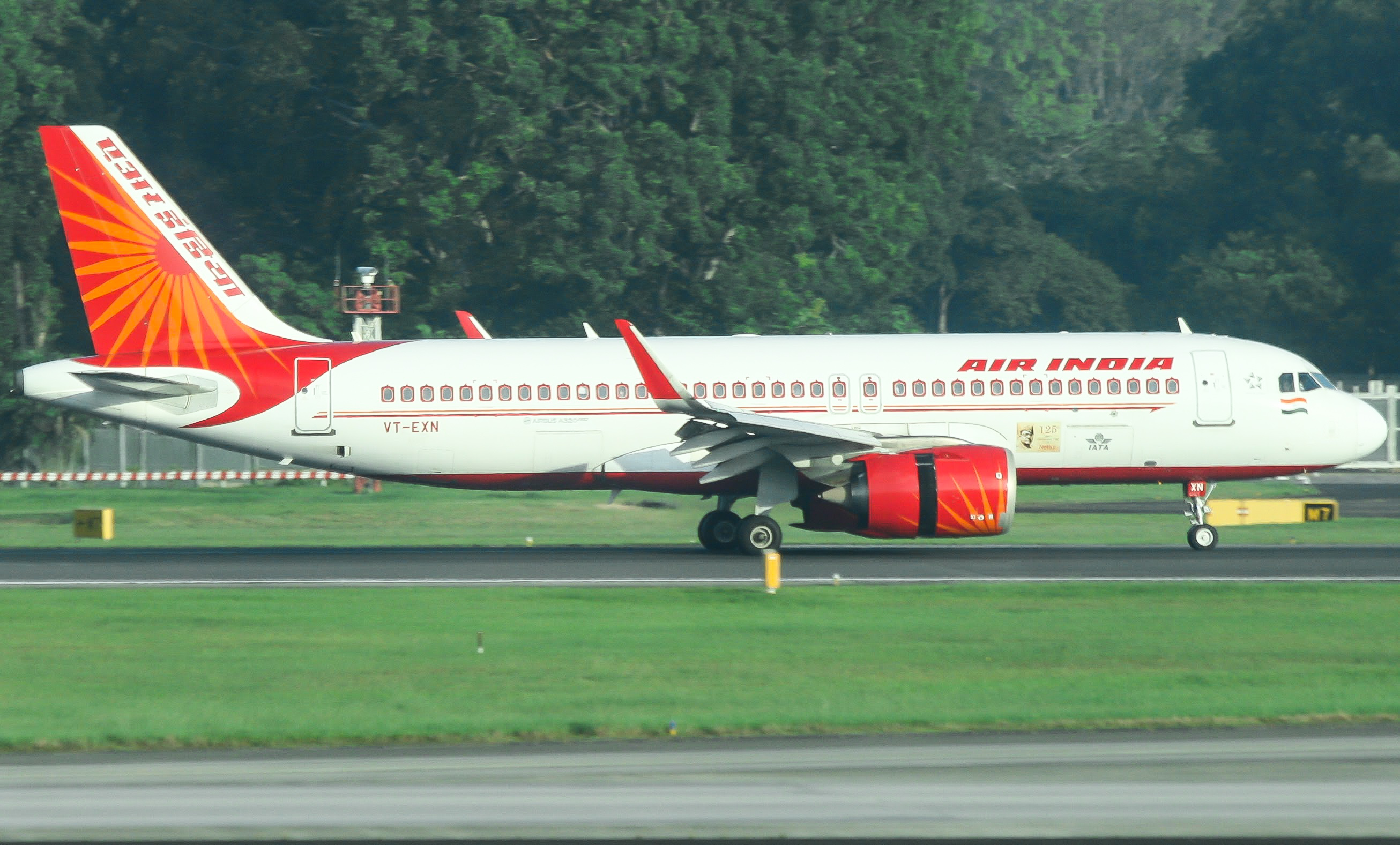 Full size: Air India Airbus A320-251N VT-EXN at Singapore-Changi Airport
