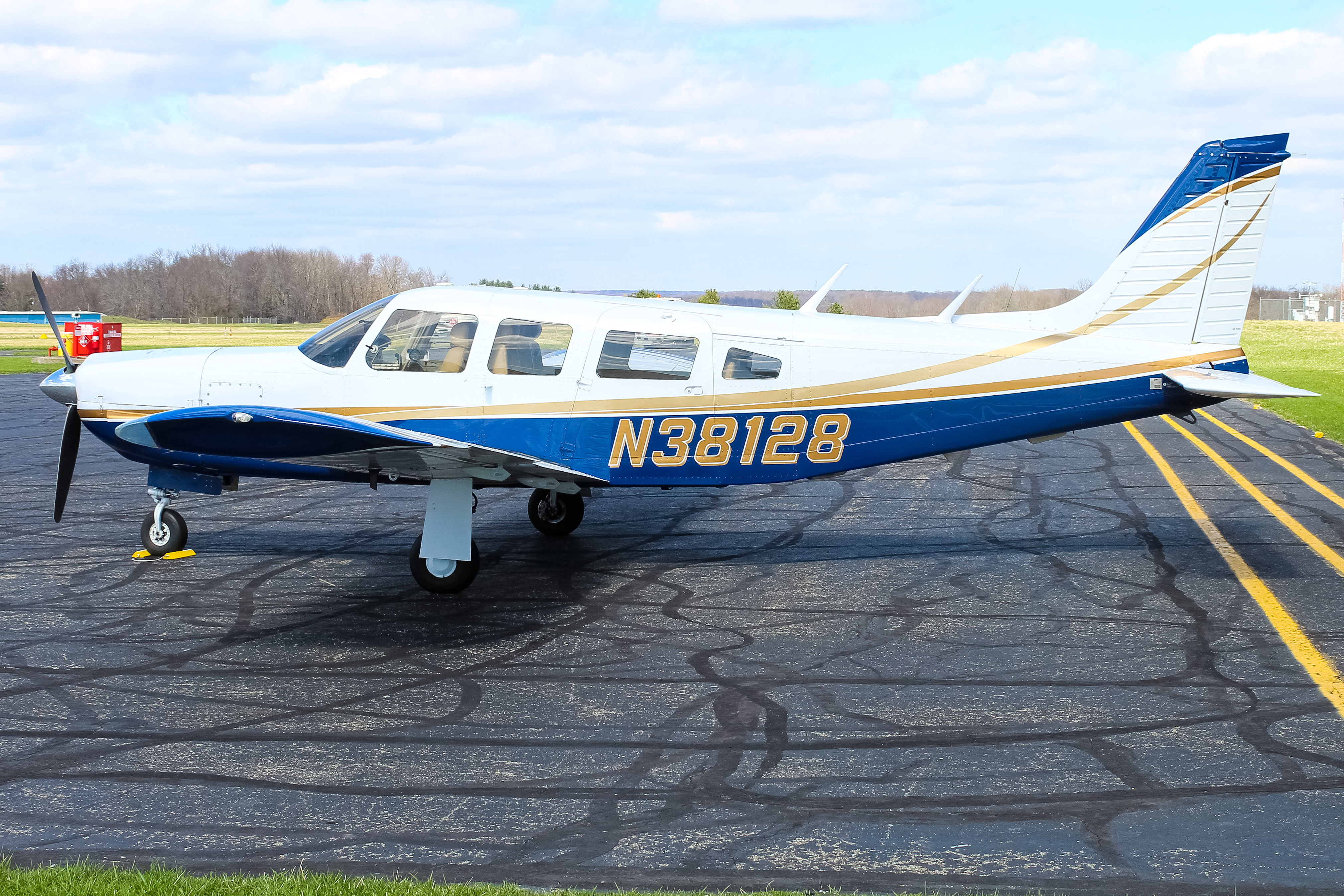 Full size: PRIVATE  Piper 32 Saratoga/Lance N38128 at Clermont County Airport