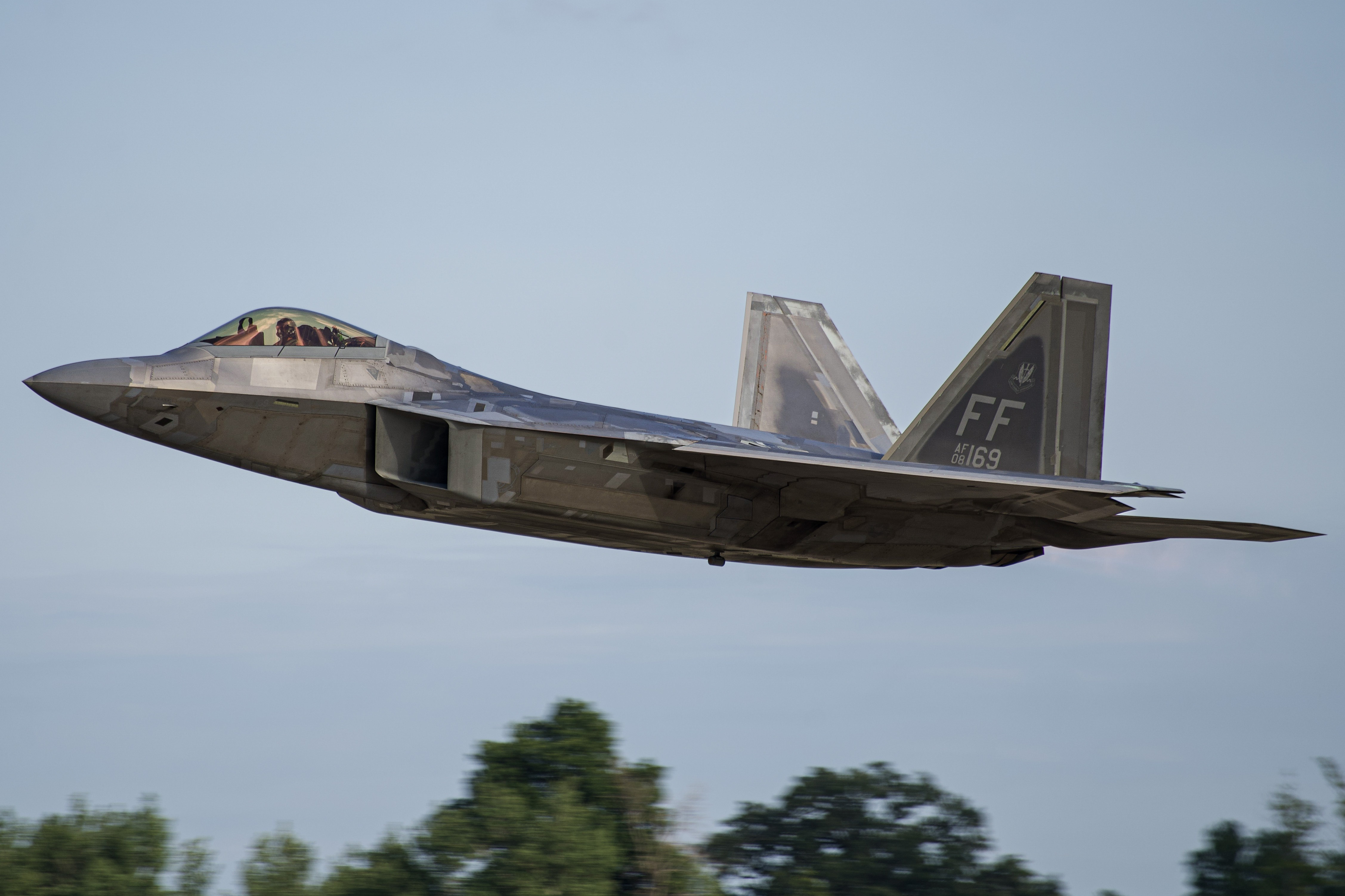 Full size: USAF - United States Air Force Lockheed Martin F-22A Raptor 08-4169 at Wittman Regional Airport