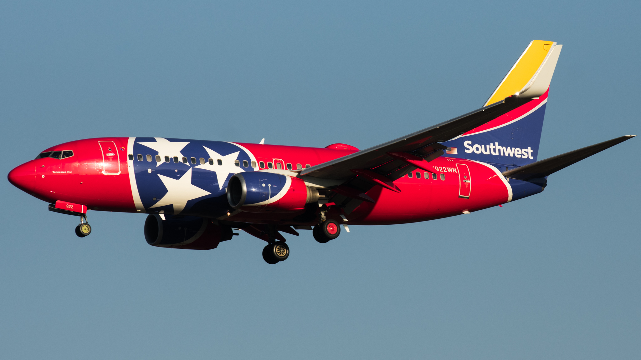 Full size: Southwest Airlines Boeing 737-700 N922WN at Baltimore/Washington International Thurgood Marshall Airport