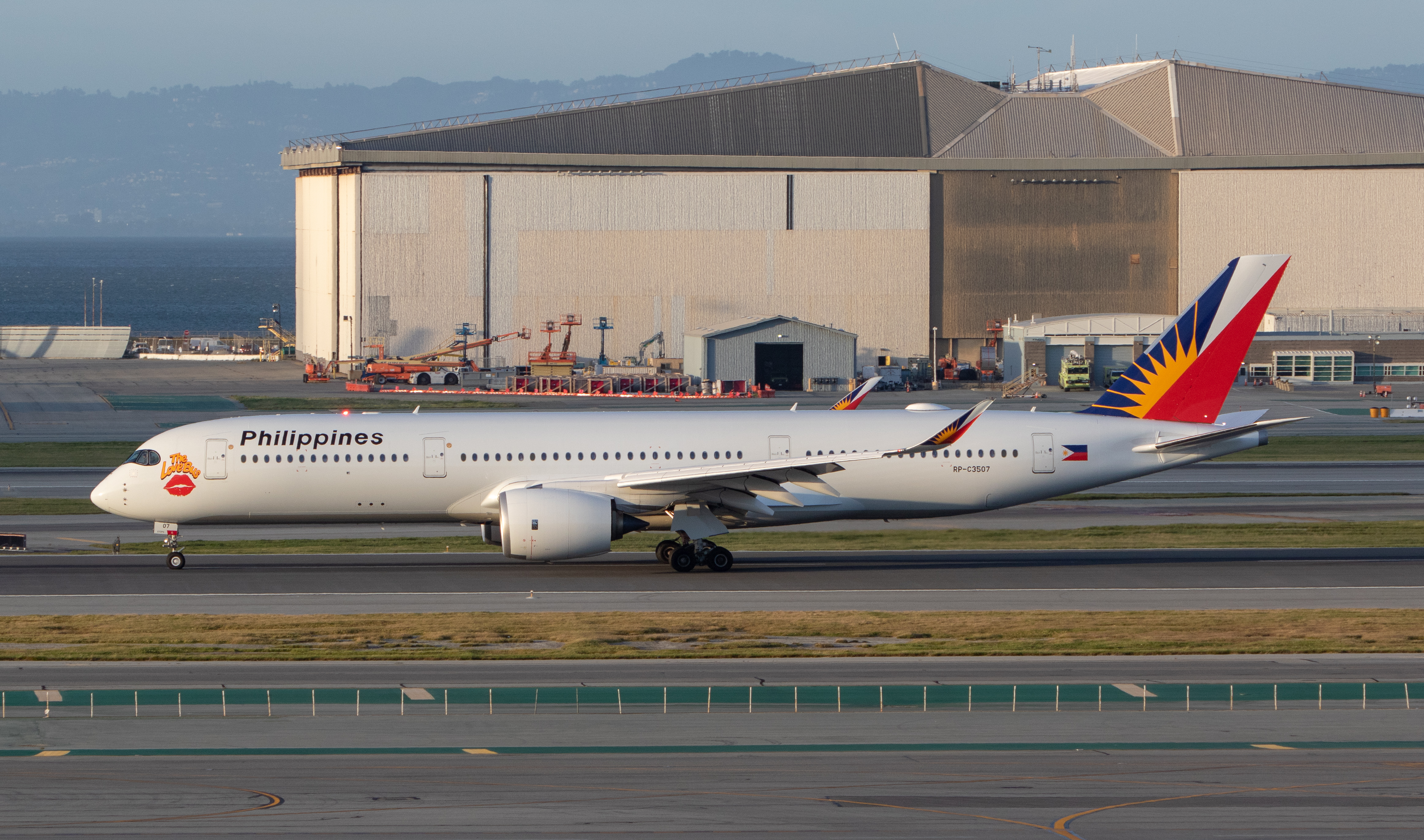Full size: Philippine Airlines Airbus A350-900 RP-C3507 at San Francisco International Airport