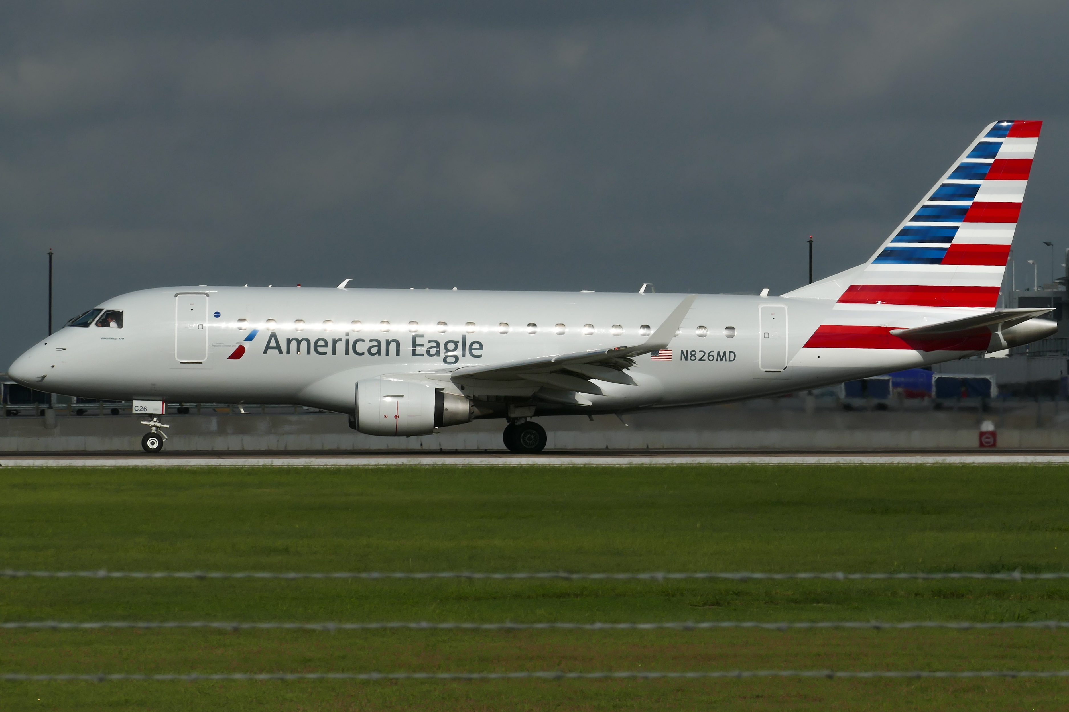 Full size: American Eagle Embraer E170 N826MD at Austin-Bergstrom International Airport