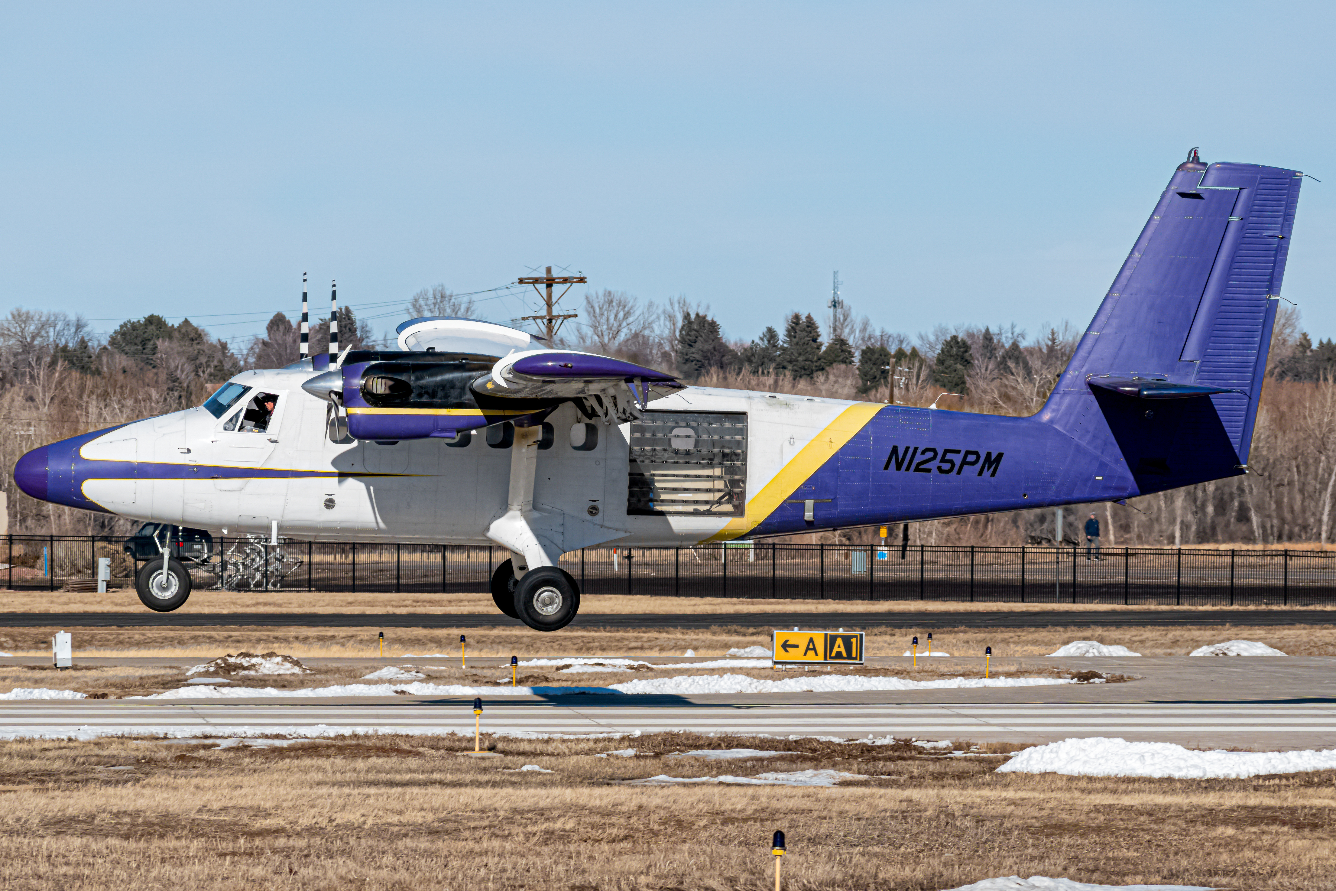 Full size: PRIVATE De Havilland DHC-6 N125PM at Vance Brand Airport