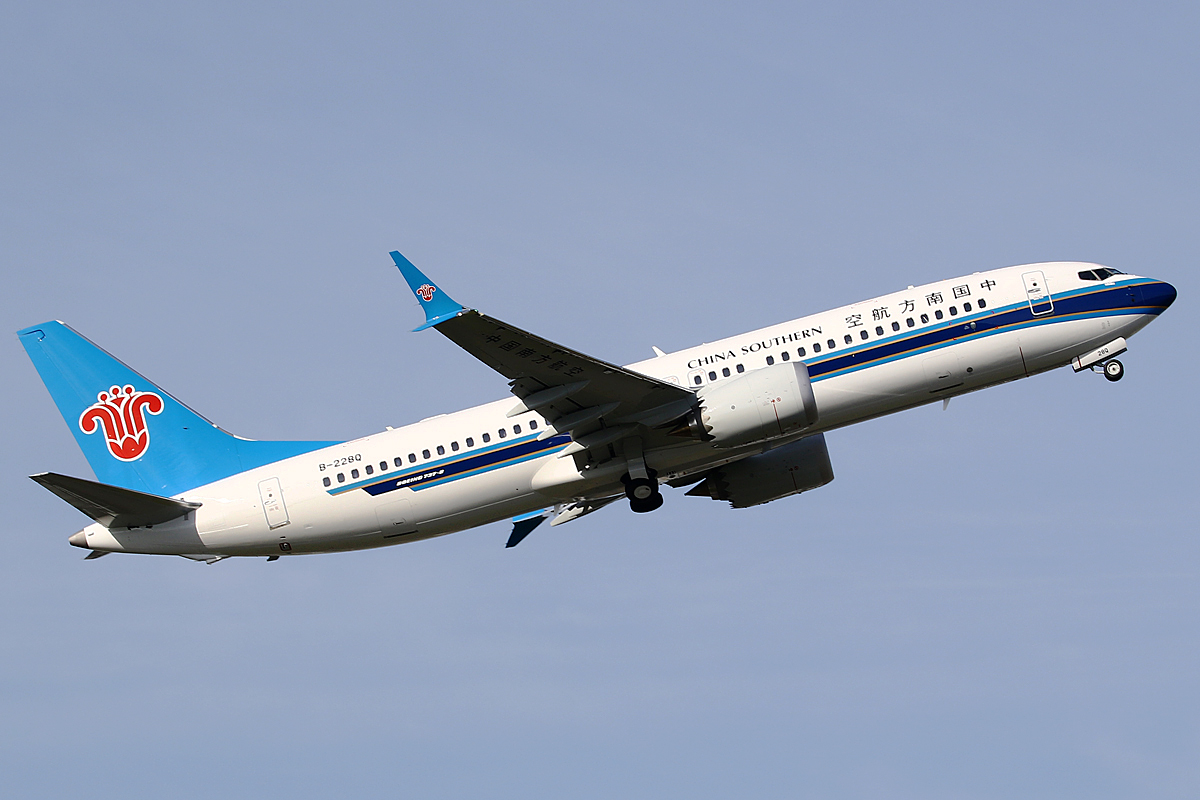 Full size: China Southern Airlines Boeing 737 MAX 8 B-228Q at Boeing Field/King County International Airport