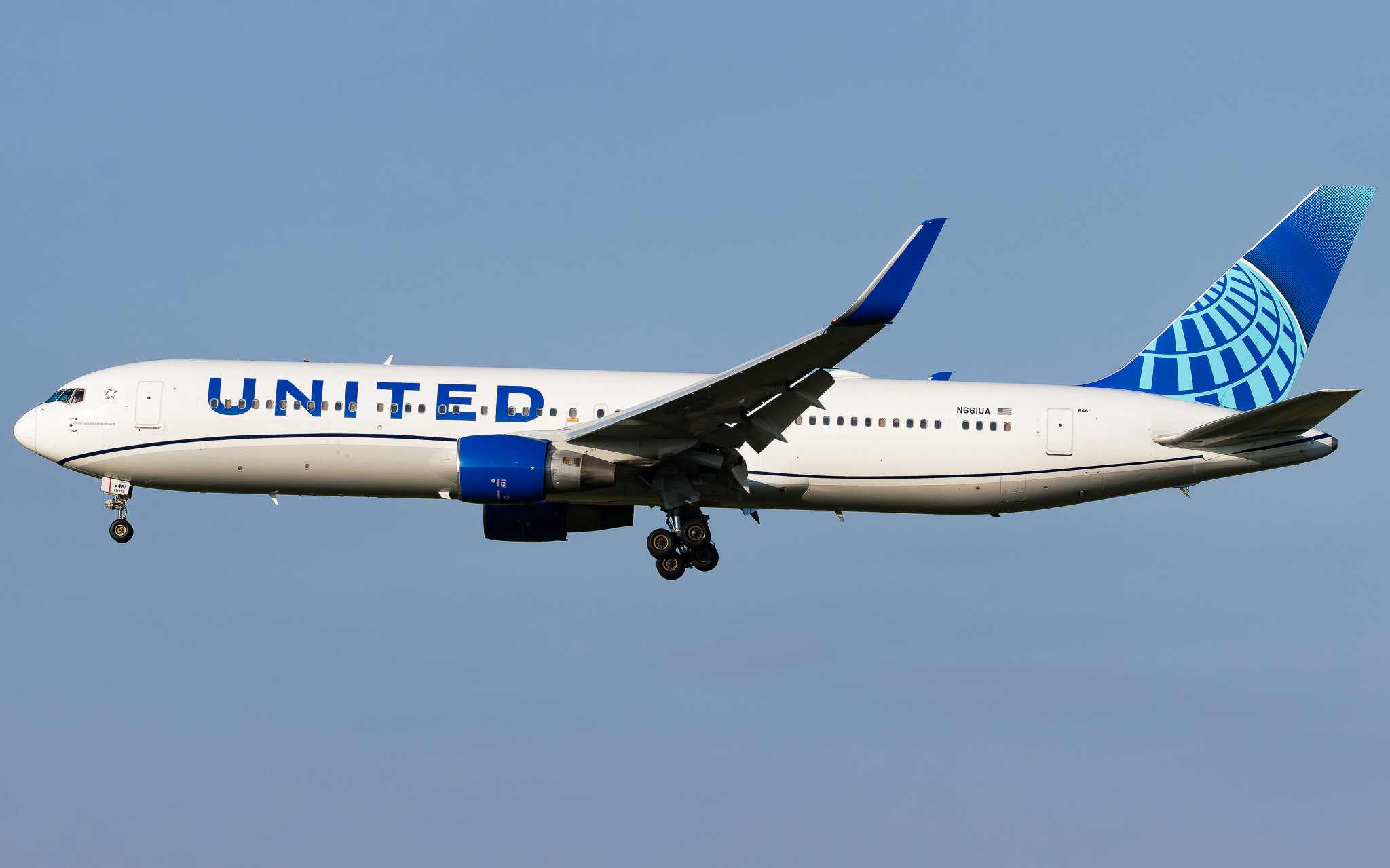 Full size: United Airlines Boeing 767-300ER N661UA at Zurich-Kloten Airport