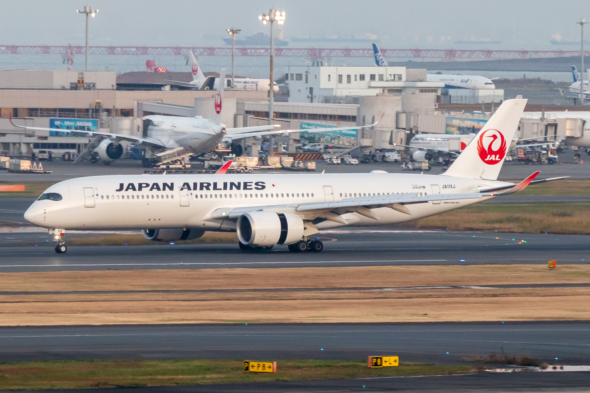 Full size: Japan Airlines Airbus A350-900 JA11XJ at Tokyo-Haneda Airport