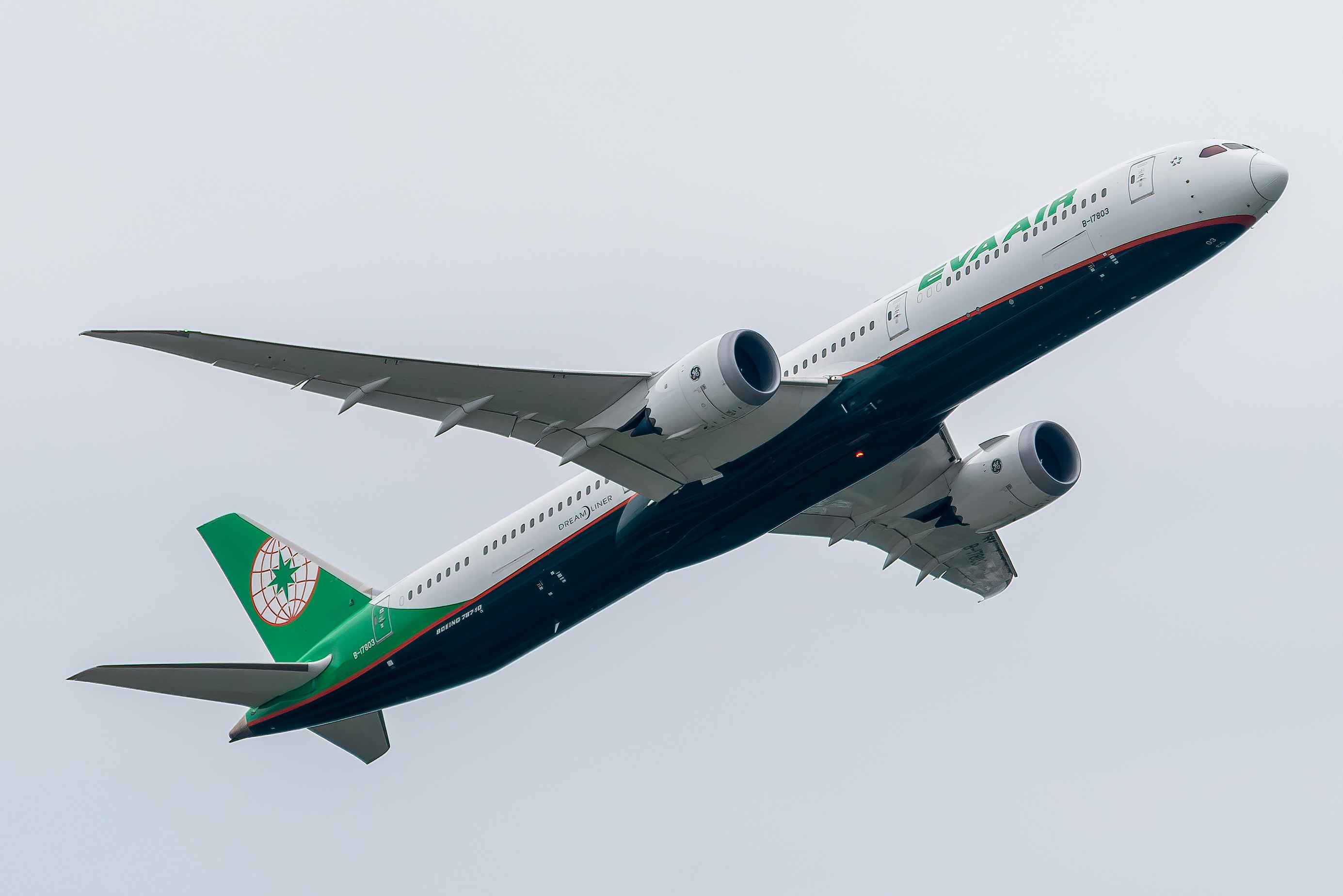 Full size: EVA Air Boeing 787-10 B-17803 at Singapore-Changi Airport