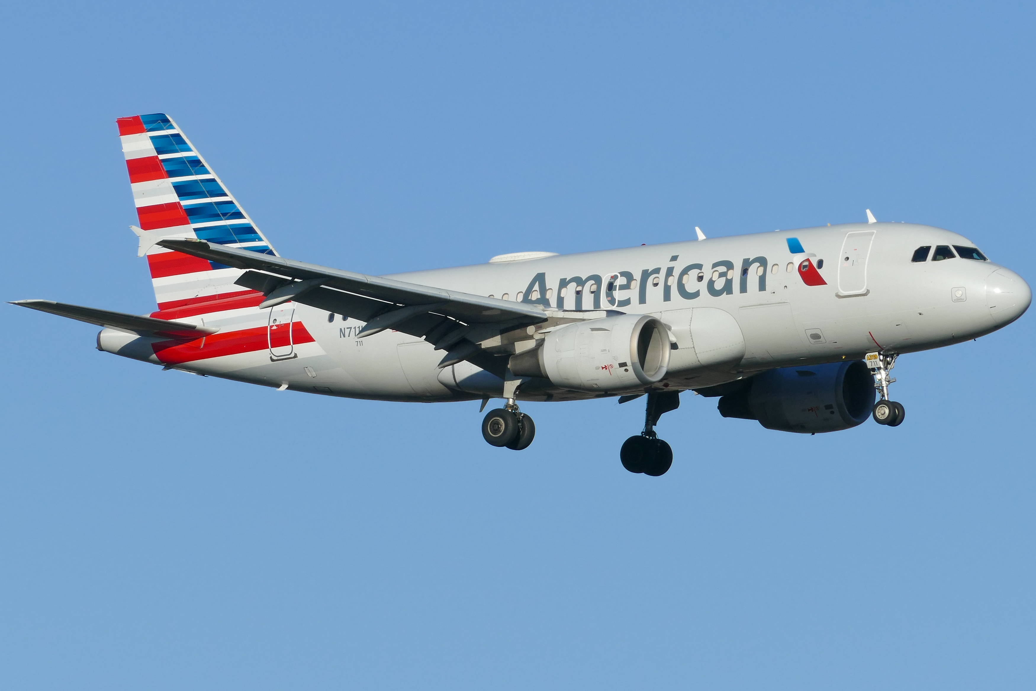 Full size: American Airlines Airbus A319 N711UW at Austin-Bergstrom International Airport