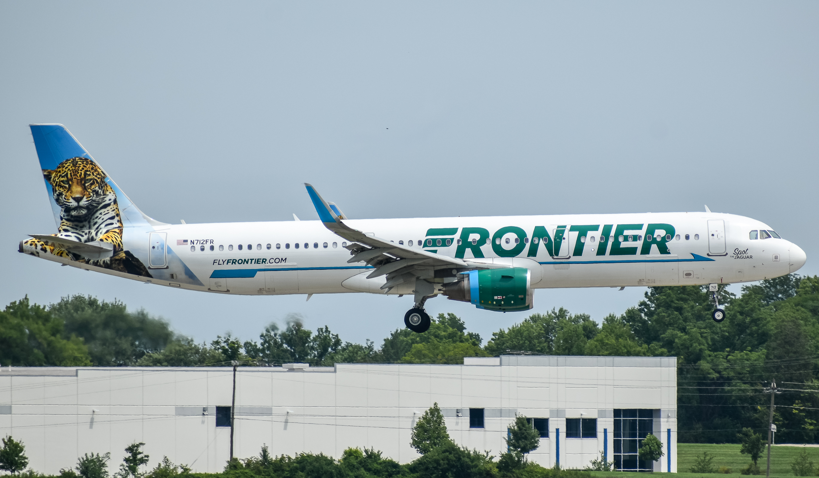 Full size: Frontier Airlines Airbus A321 N712FR at Cincinnati/Northern Kentucky International Airport