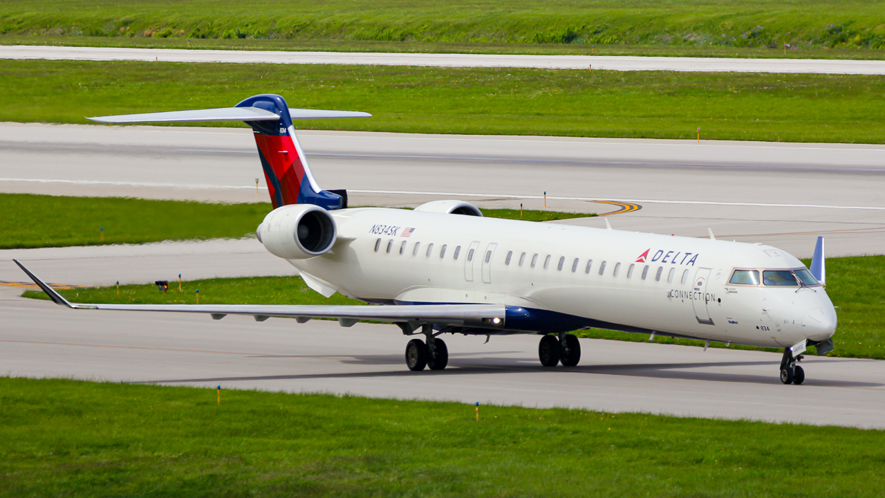 Full size: Delta Connection Mitsubishi CRJ-900 N834SK at John Glenn Columbus International Airport