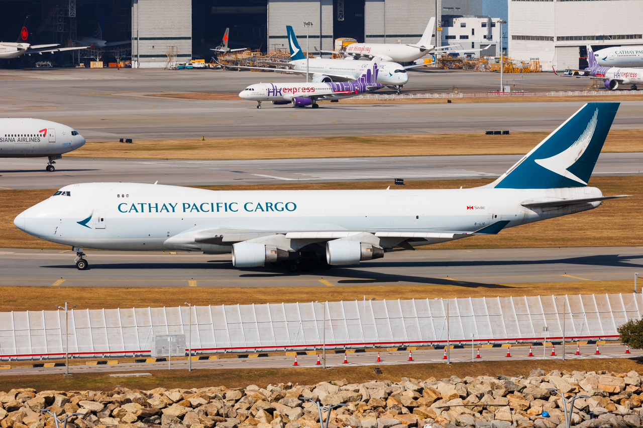 Full size: Cathay Pacific Boeing 747-400F B-LIE at Hong Kong International Airport