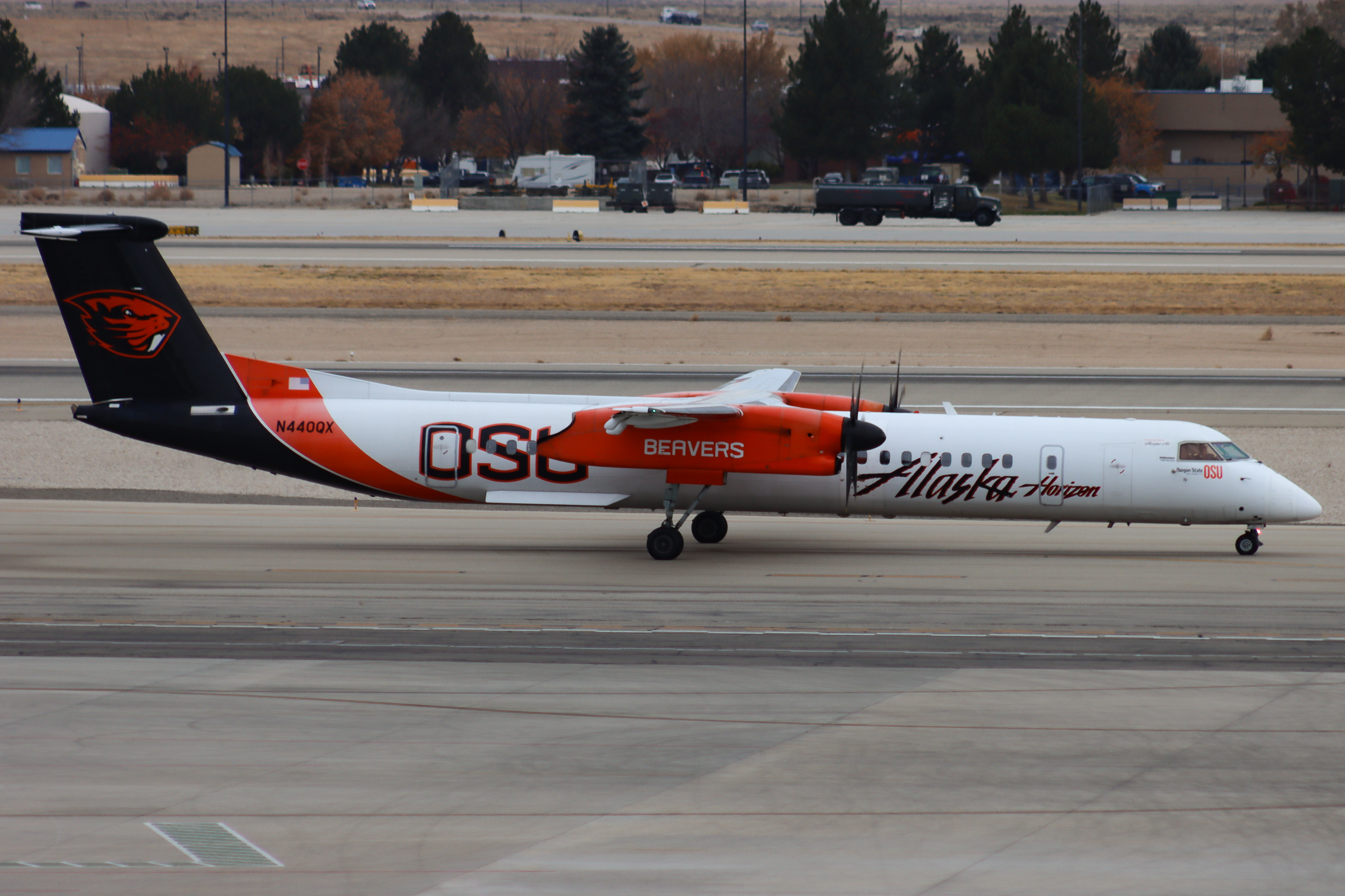 Full size: Horizon Air De Havilland DHC-8 N440QX at Boise Air Terminal/Gowen Field