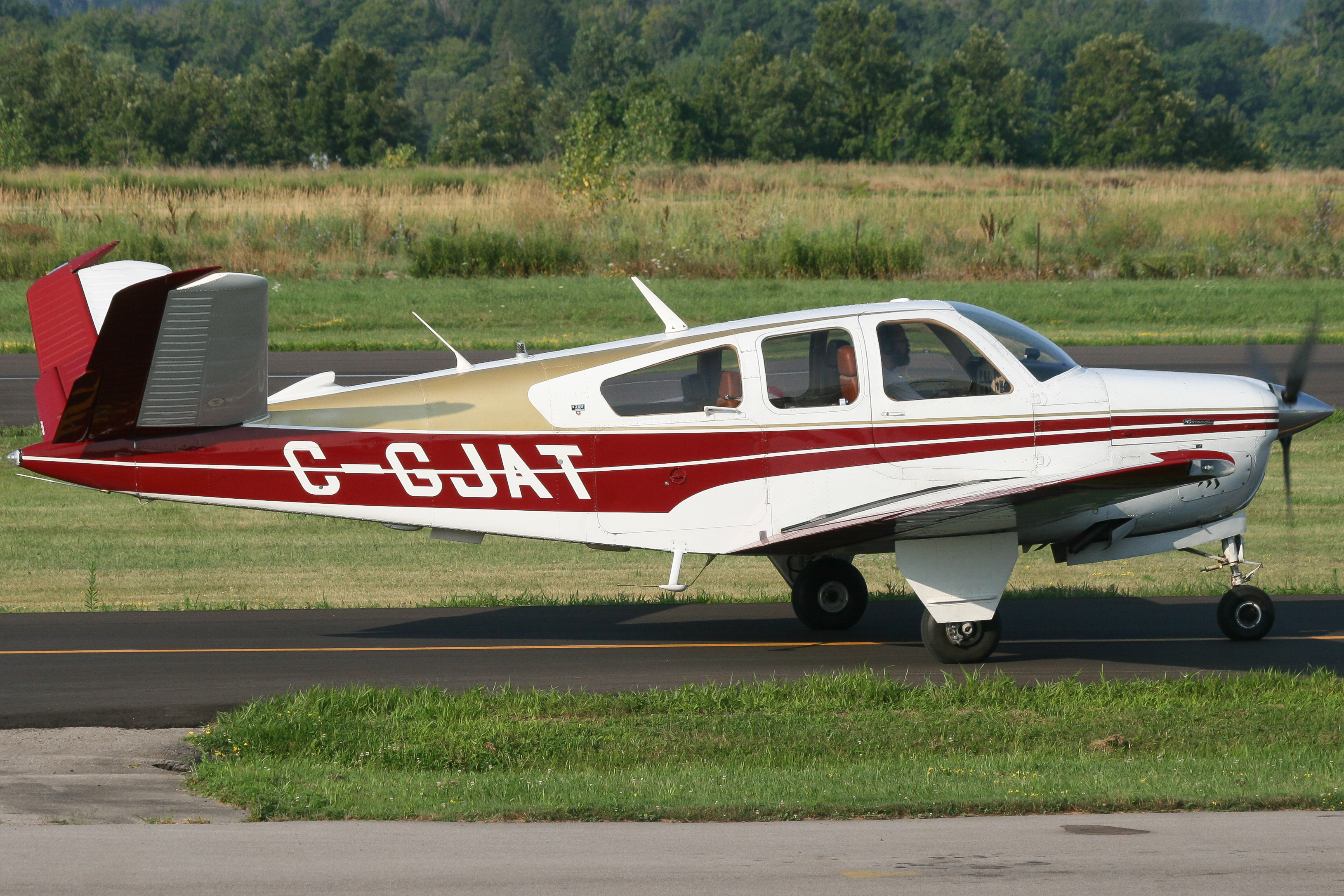 Full size: PRIVATE Beech V35B Bonanza C-GJAT at 
