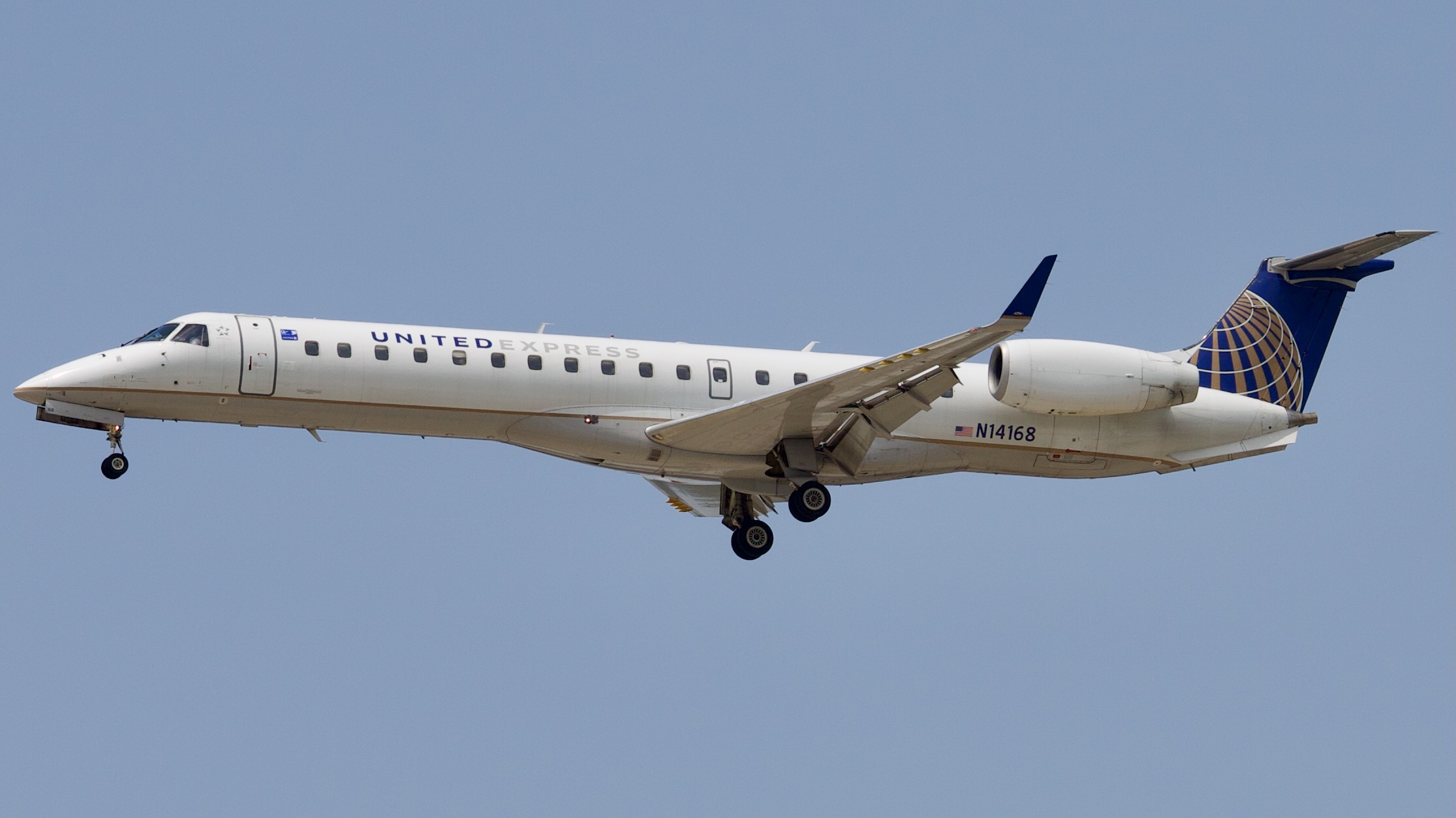 Full size: United Express Embraer ERJ145 N14168 at Houston-George Bush Intercontinental Airport