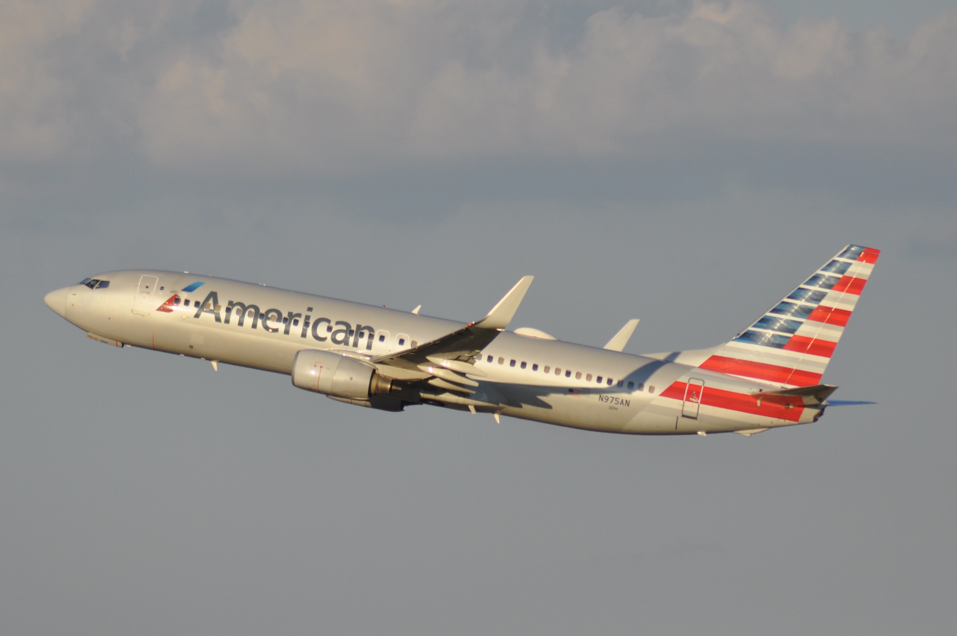 N975AN) American Airlines Boeing 737-800 by Jace H. | AeroXplorer