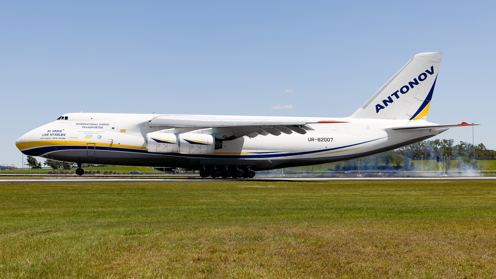 Full size: Antonov Airlines Antonov An-124 UR-82007 at Tampa International Airport