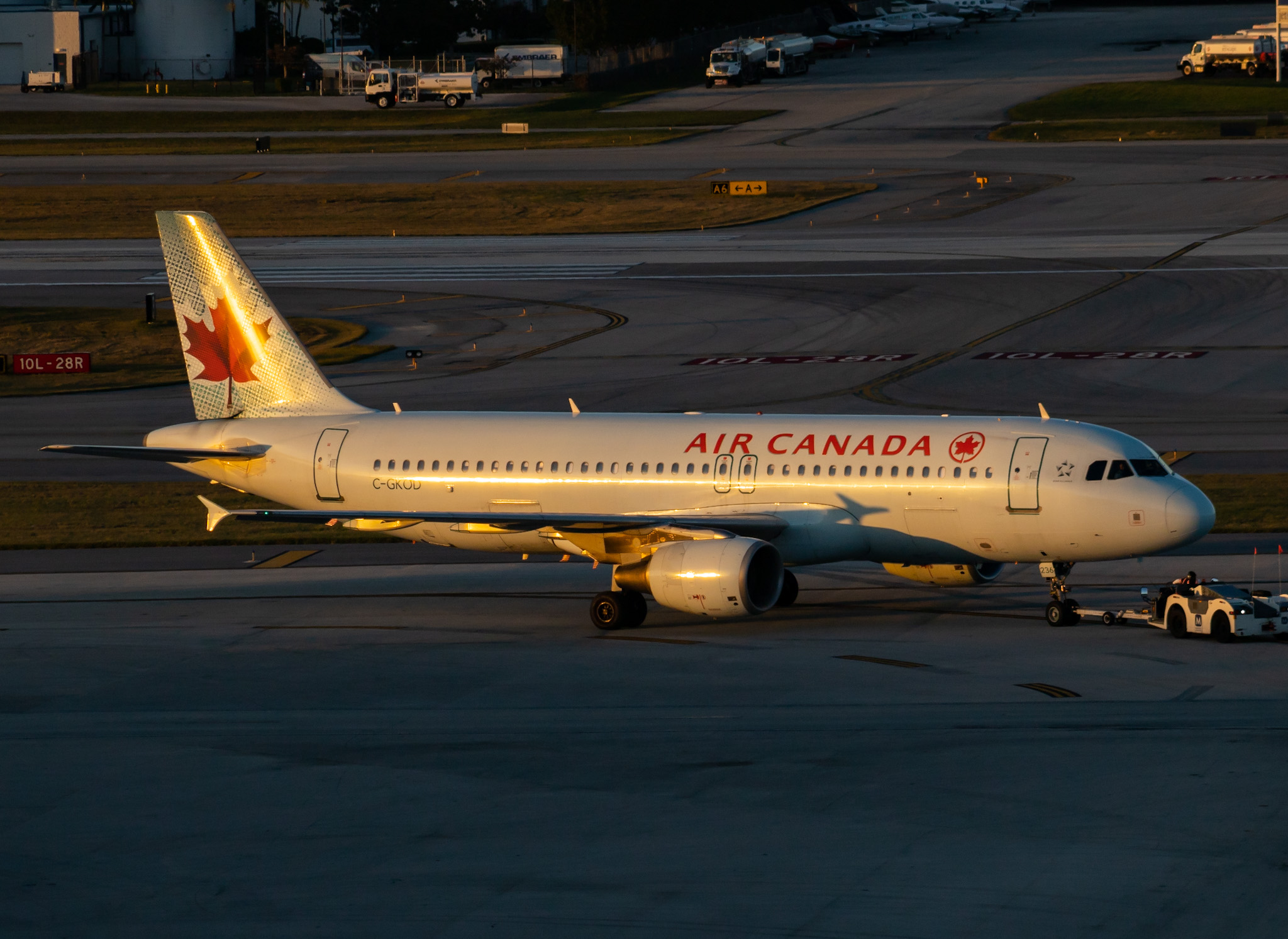 Full size: Air Canada Airbus A320 C-GKOD at Fort Lauderdale/Hollywood International Airport