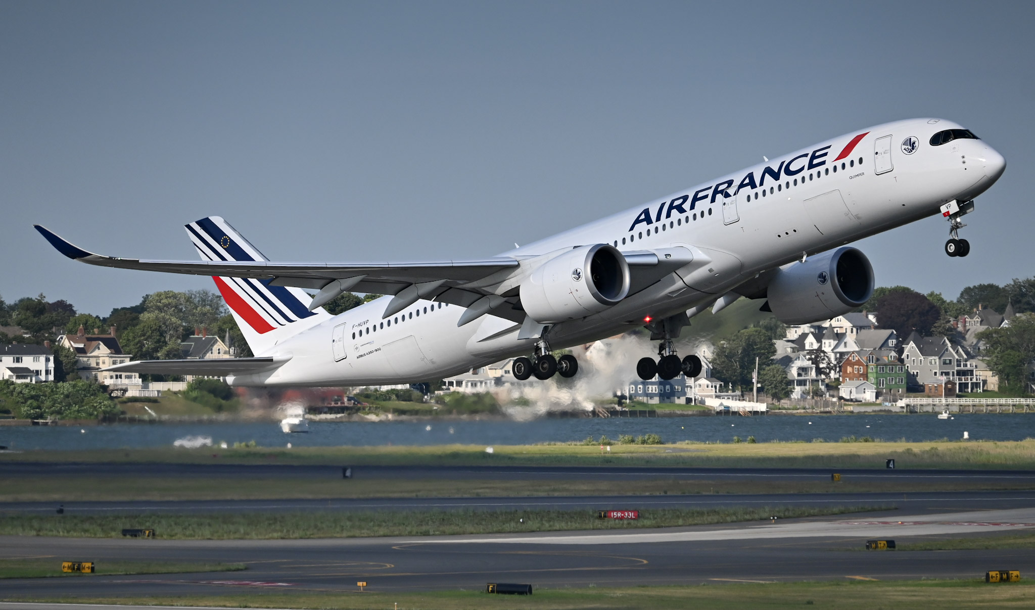 Full size: Air France Airbus A350-900 F-HUVP at General Edward Lawrence Logan International Airport