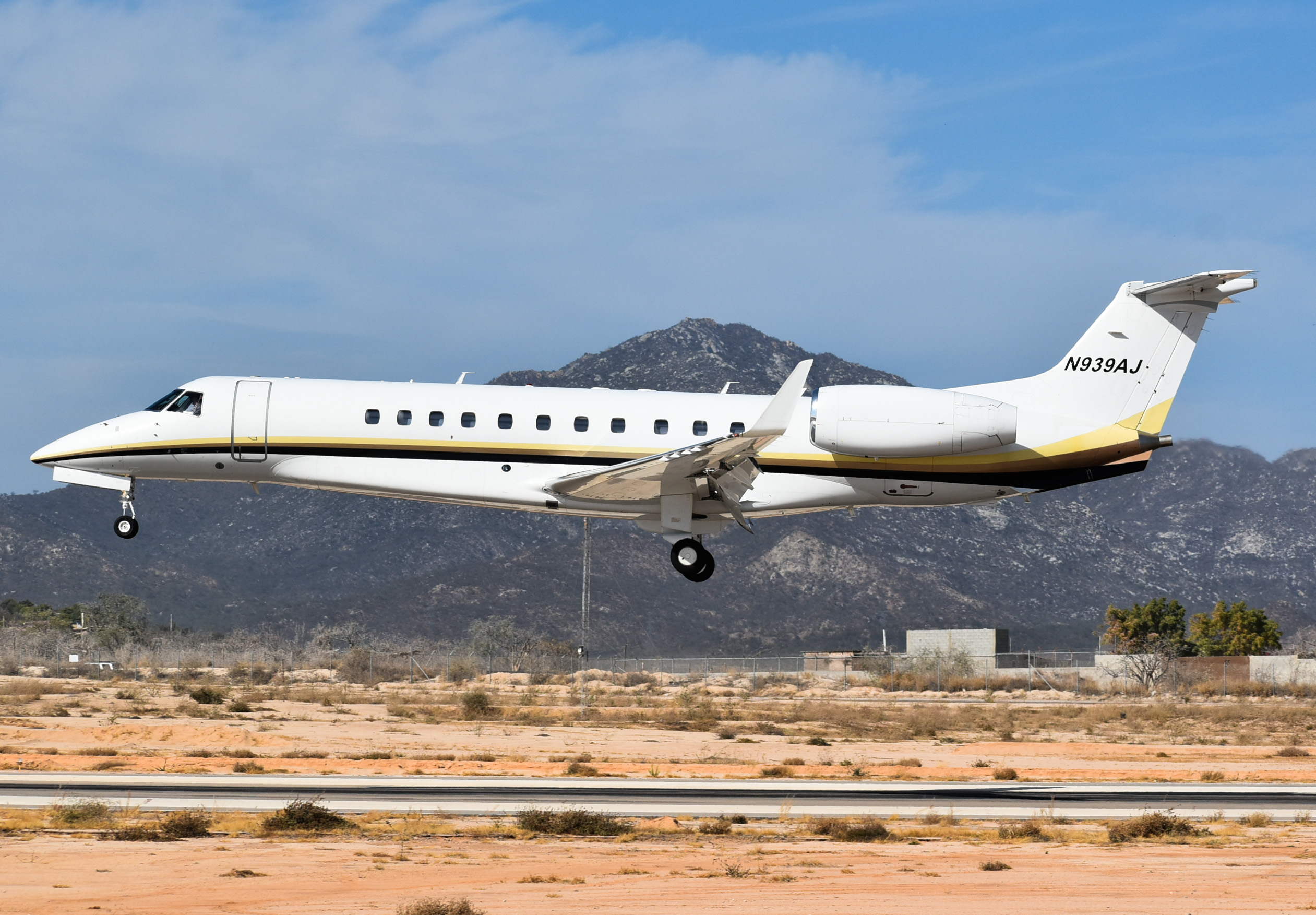 Full size: PRIVATE Embraer Legacy 600 N939AJ at Aeropuerto de Cabo San Lucas Internacional