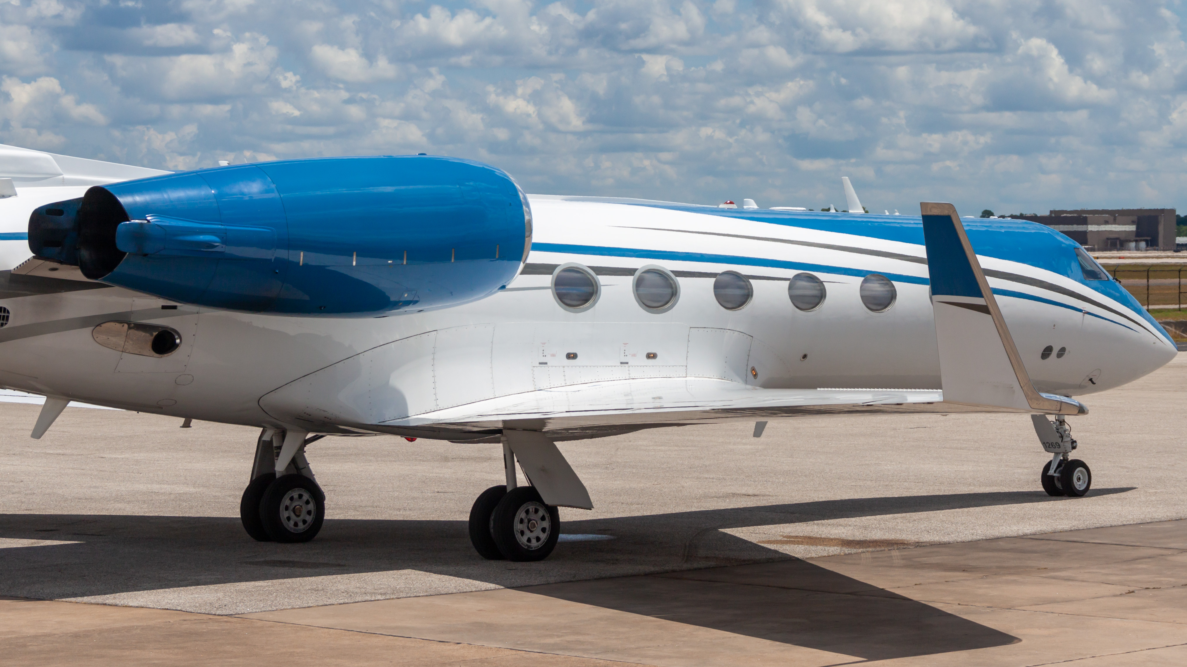 Full size: PRIVATE Gulfstream IV N30DJ at Houston-George Bush Intercontinental Airport