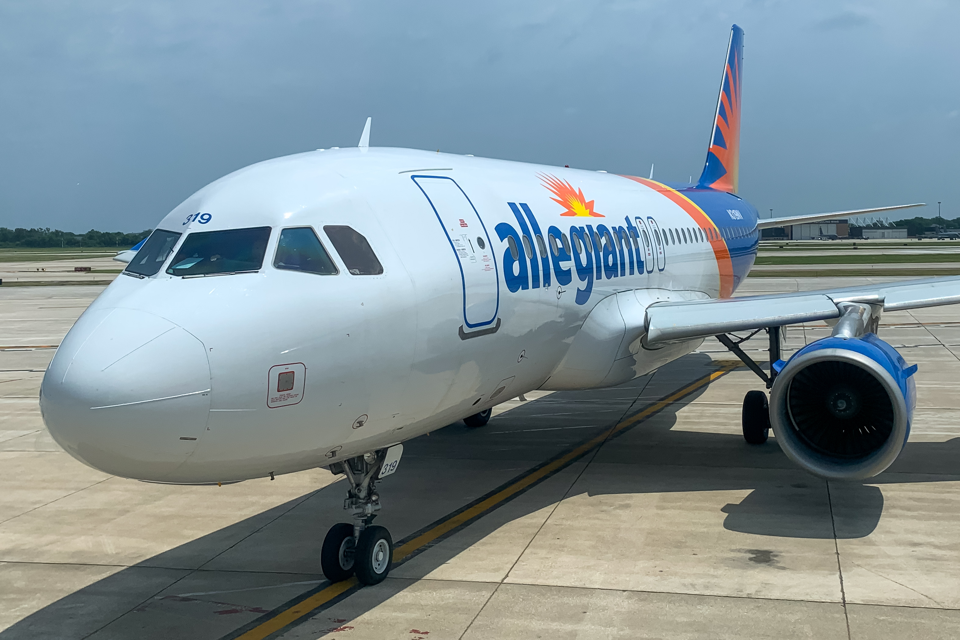 Full size: Allegiant Air Airbus A319 N319NV at General Mitchell International Airport