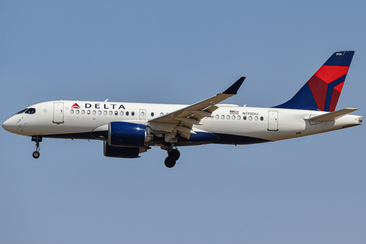 Full size: Delta Airlines Airbus A220-100 N119DU at Denver International Airport