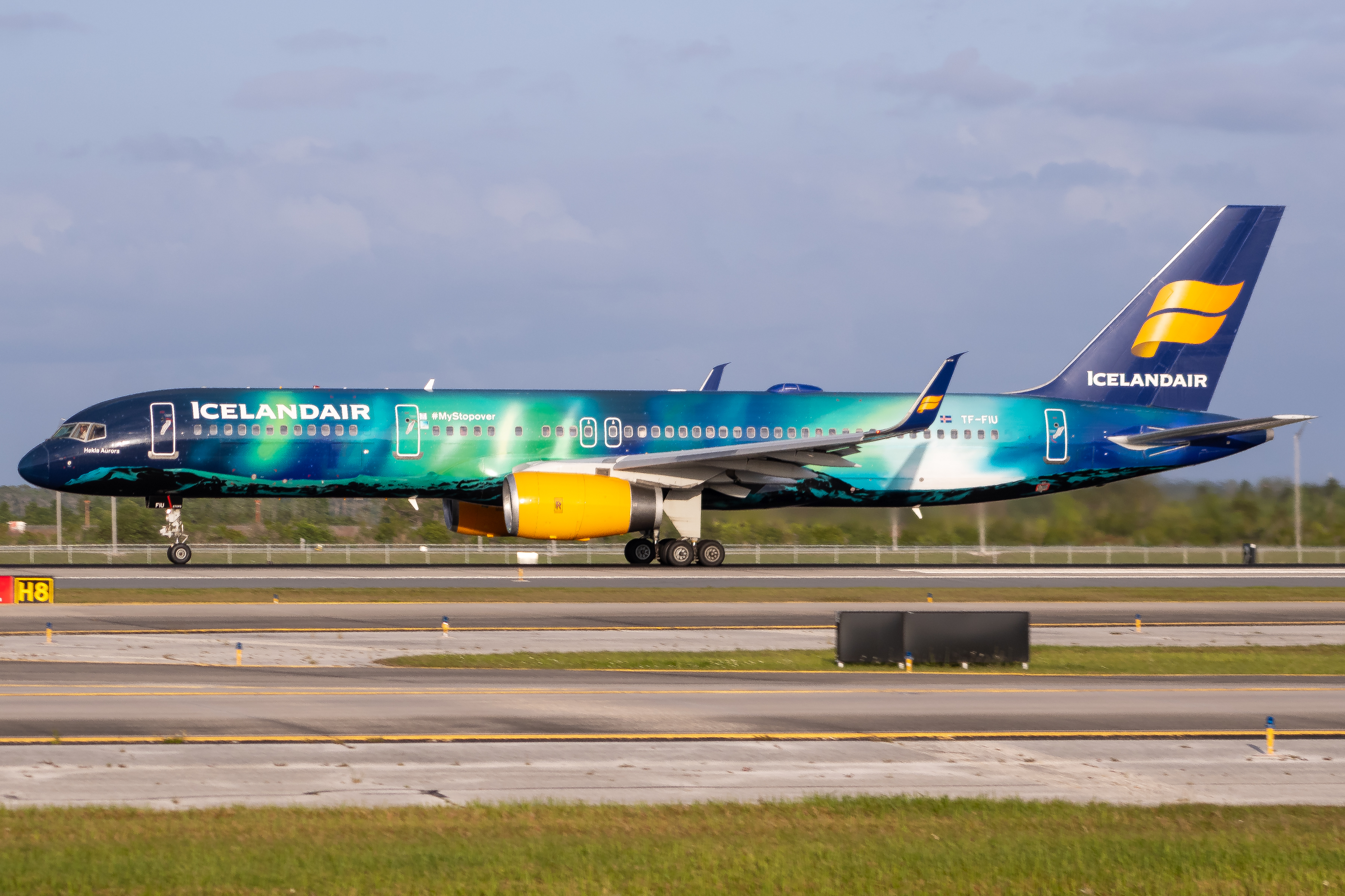 Full size: Icelandair  Boeing 757-200 TF-FIU at Orlando International Airport