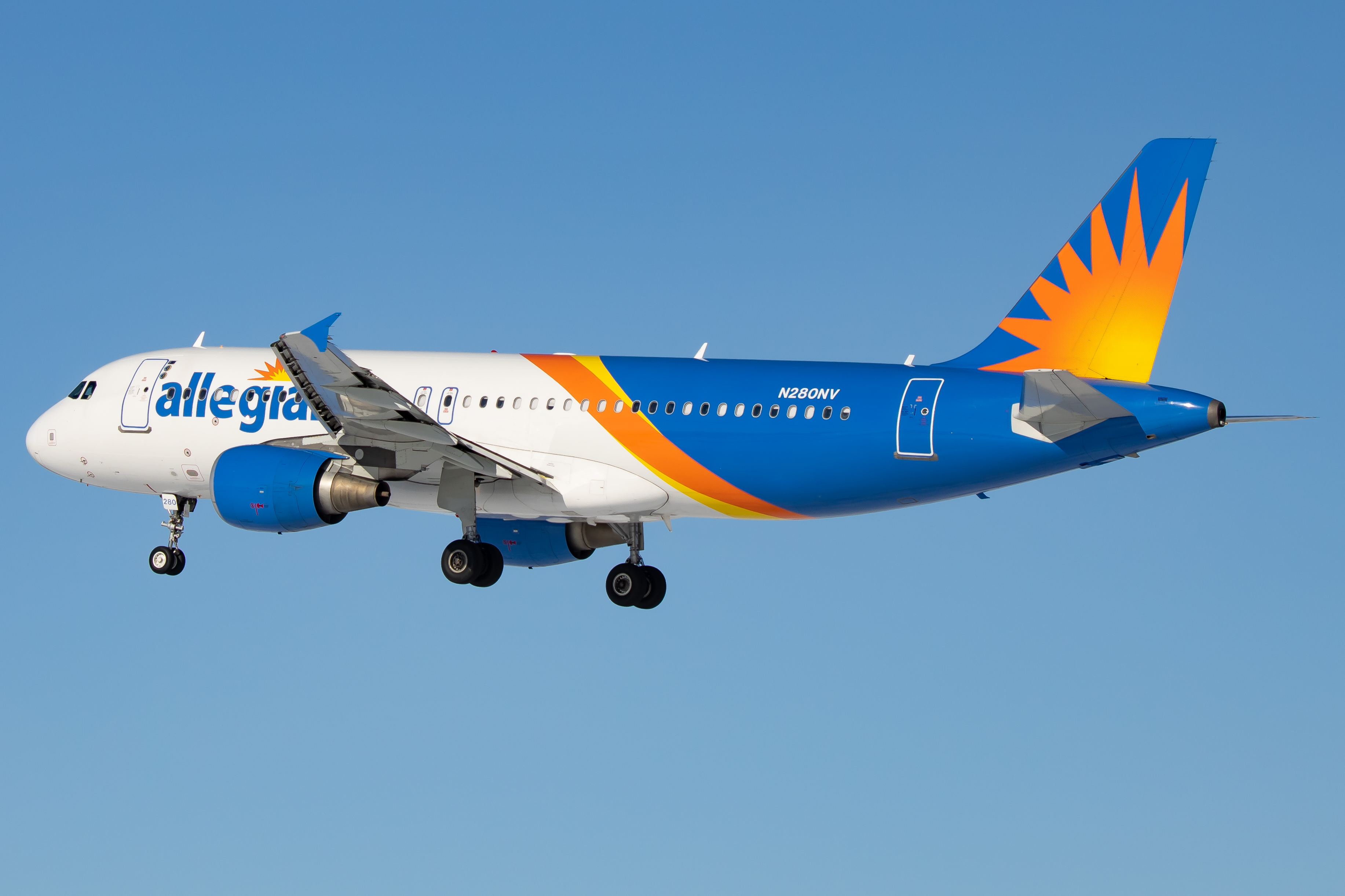 Full size: Allegiant Air Airbus A320 N280NV at Cedar Rapids Eastern Iowa Airport