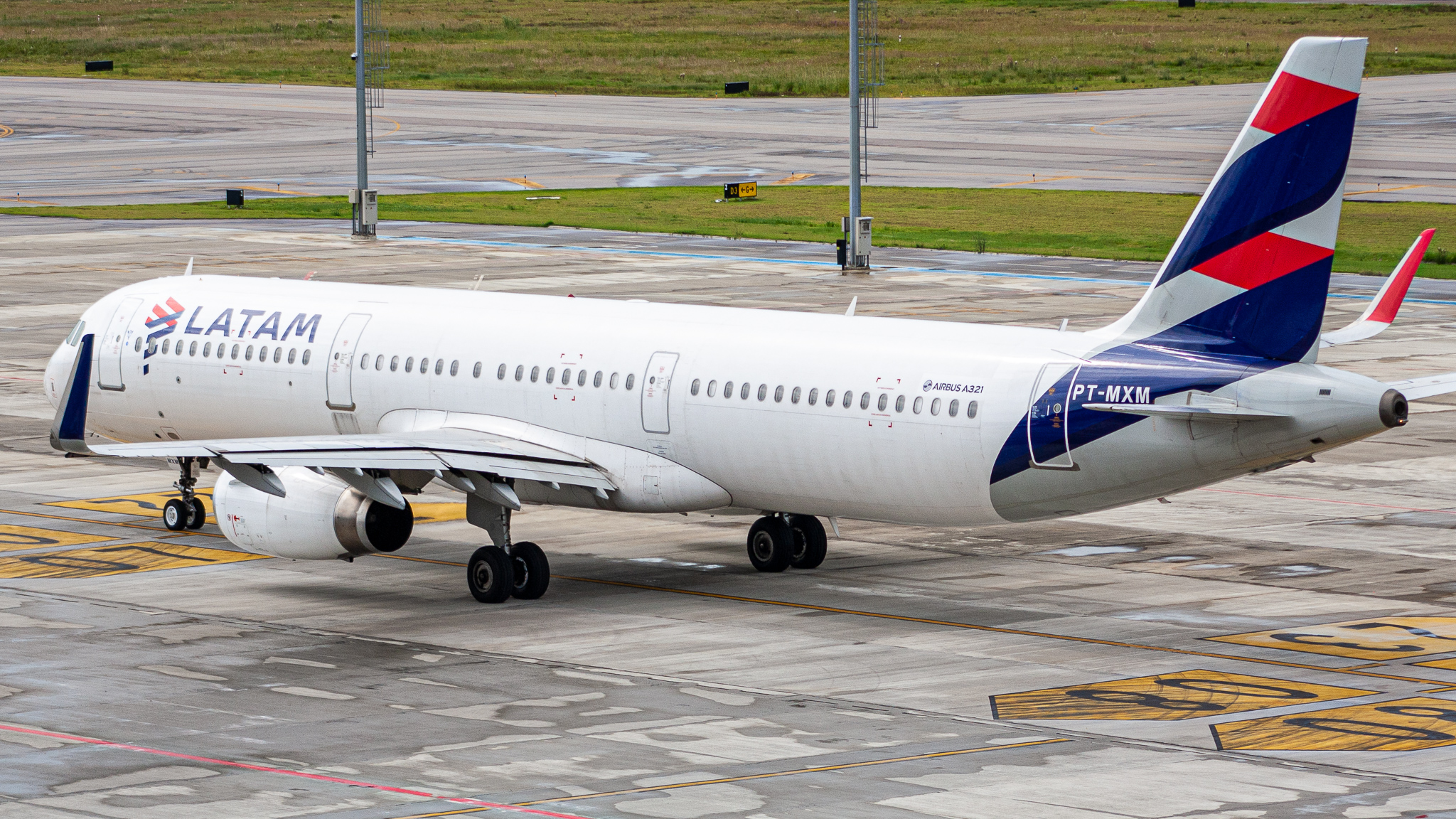 Full size: LATAM Airbus A321-200 PT-MXM at Florianopolis Hercilio Luz International Airport