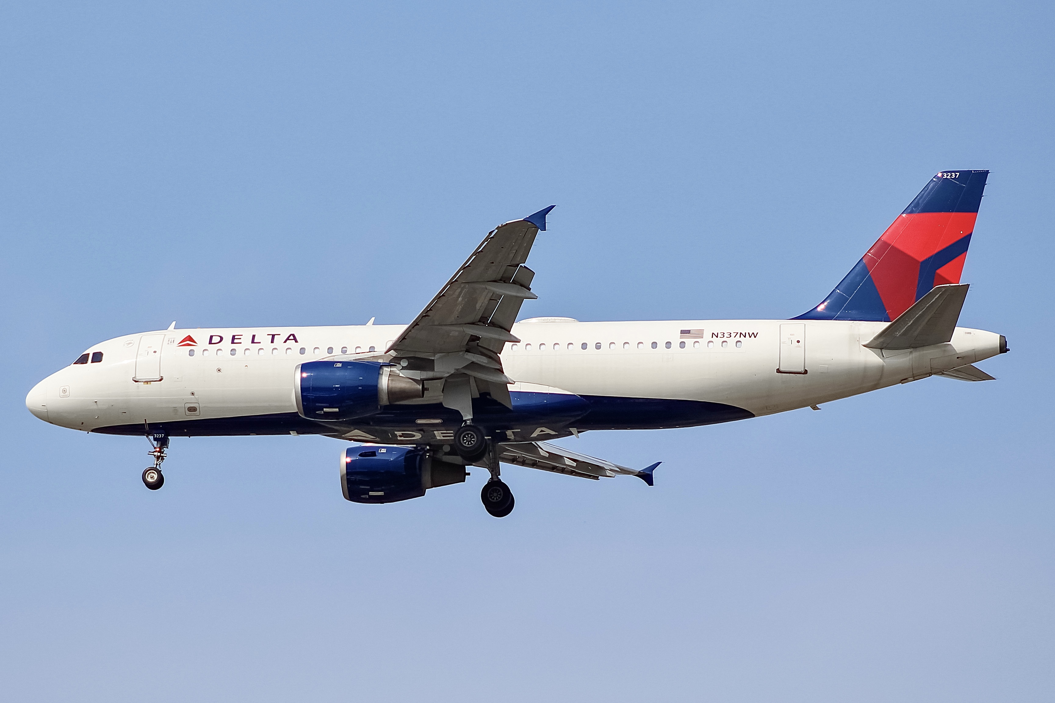 Full size: Delta Airlines Airbus A320 N337NW at Chicago O'Hare International Airport